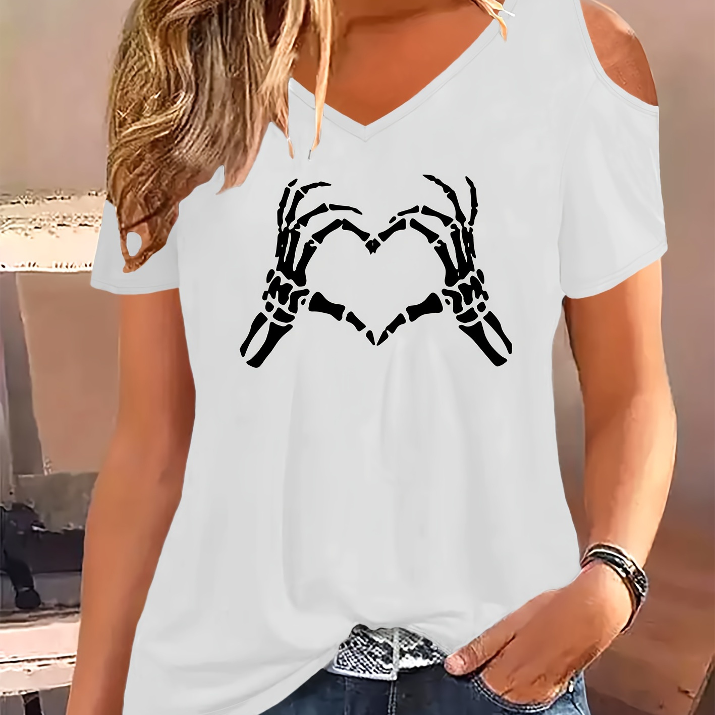 Chic Off-shoulder Geometric Print T-shirt - Casual V-neck, Polyester, Machine Washable - Women'
Chic Off-shoulder Geometric Print T-shirt - Casual V-neck, Polyester, Machine Washable - Women'