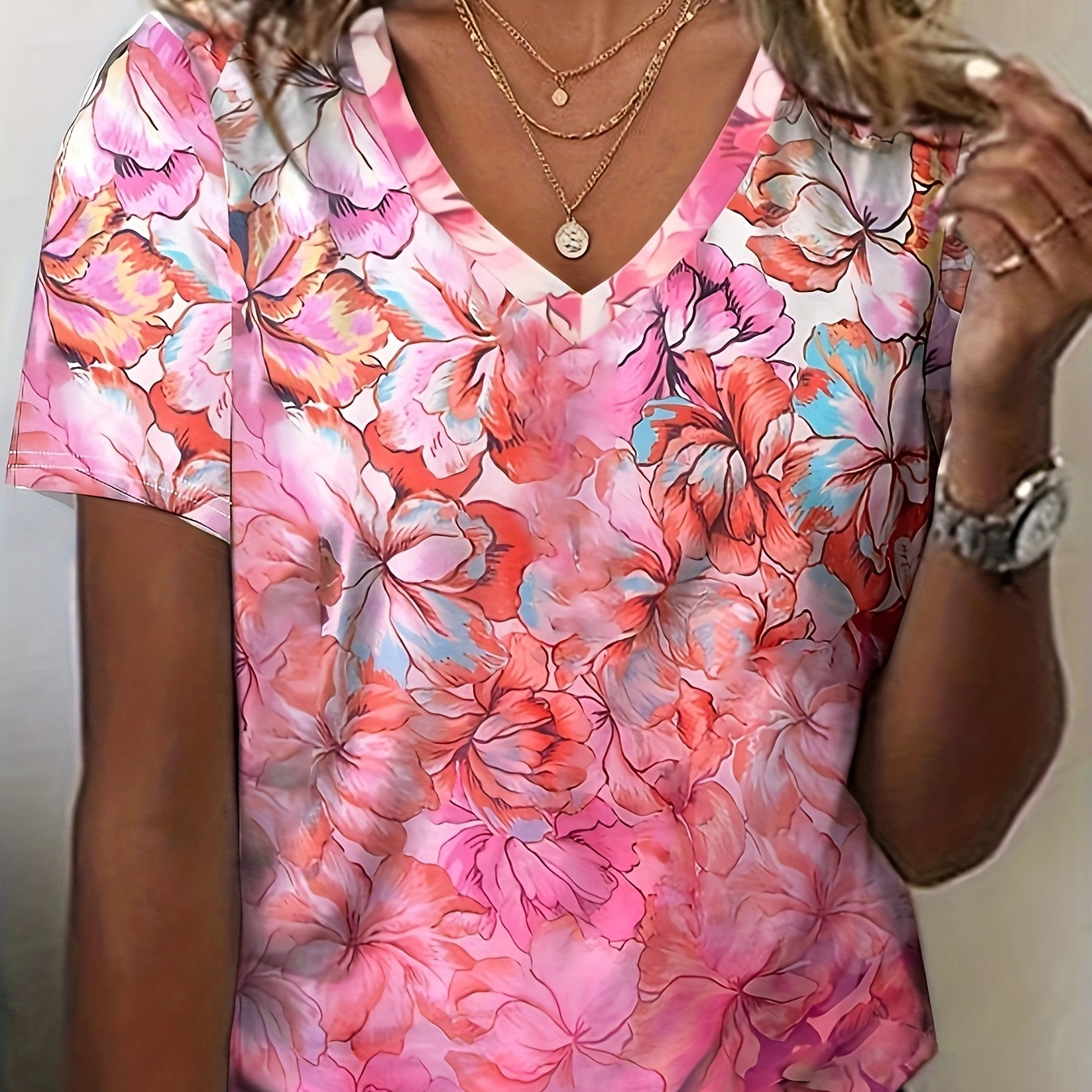 Floral Print V Neck T-shirt, Casual Short Sleeve Top For Spring & Summer, Women's Clothing
Floral Print V Neck T-shirt, Casual Short Sleeve Top For Spring & Summer, Women's Clothing