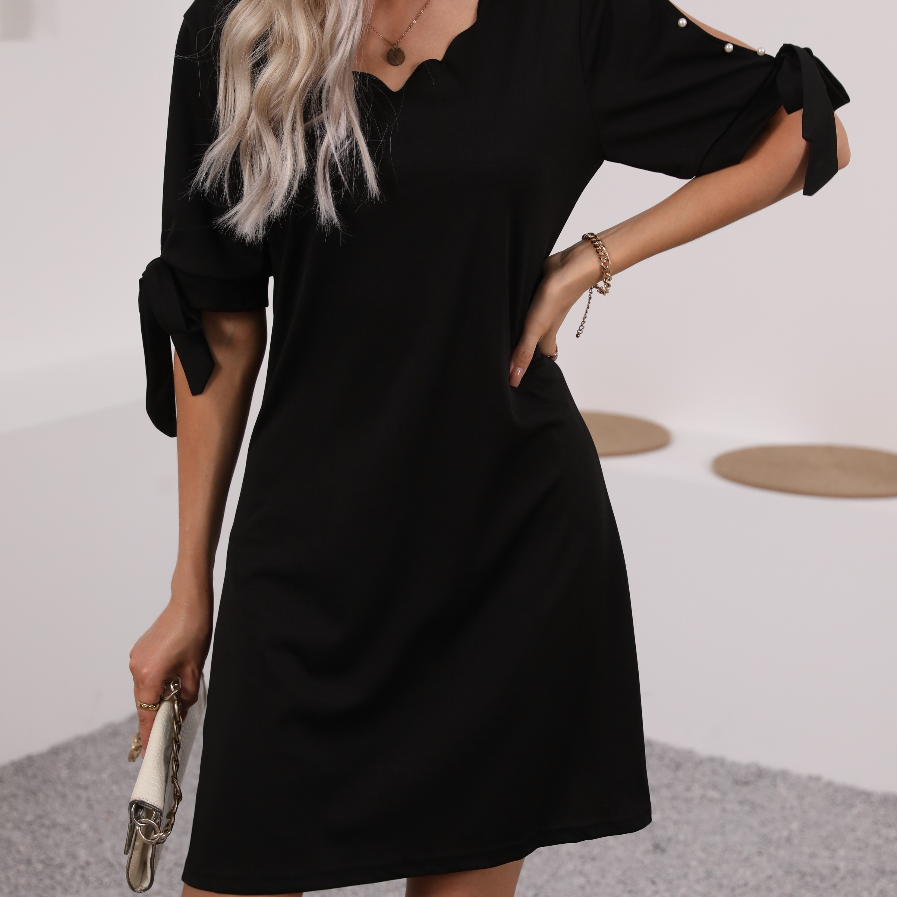 Robe à bordure festonnée perlée, élégante robe unie fendue à manches courtes, vêtements pour femmes
Robe à bordure festonnée perlée, élégante robe unie fendue à manches courtes, vêtements pour femmes