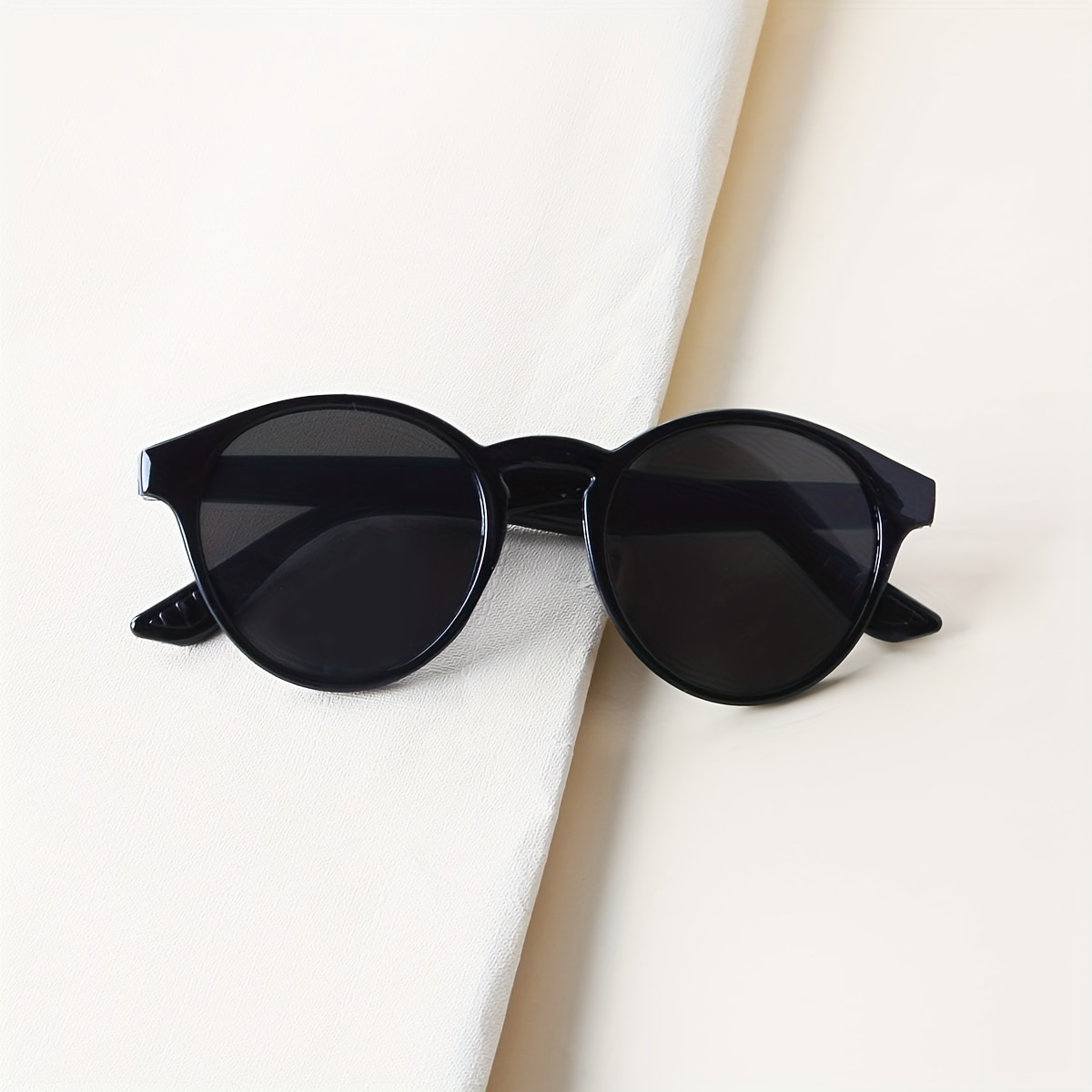 1pc Kids Round Frame Fashion Glasses Uv Protection Glasses Outdoor Beach Holiday For Girls And Boys
1pc Kids Round Frame Fashion Glasses Uv Protection Glasses Outdoor Beach Holiday For Girls And Boys