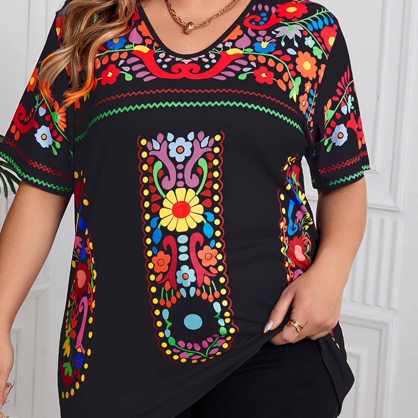 Plus Size Casual T-shirt, Women's Plus Floral Print Short Sleeve V Neck Medium Stretch T-shirt
Plus Size Casual T-shirt, Women's Plus Floral Print Short Sleeve V Neck Medium Stretch T-shirt