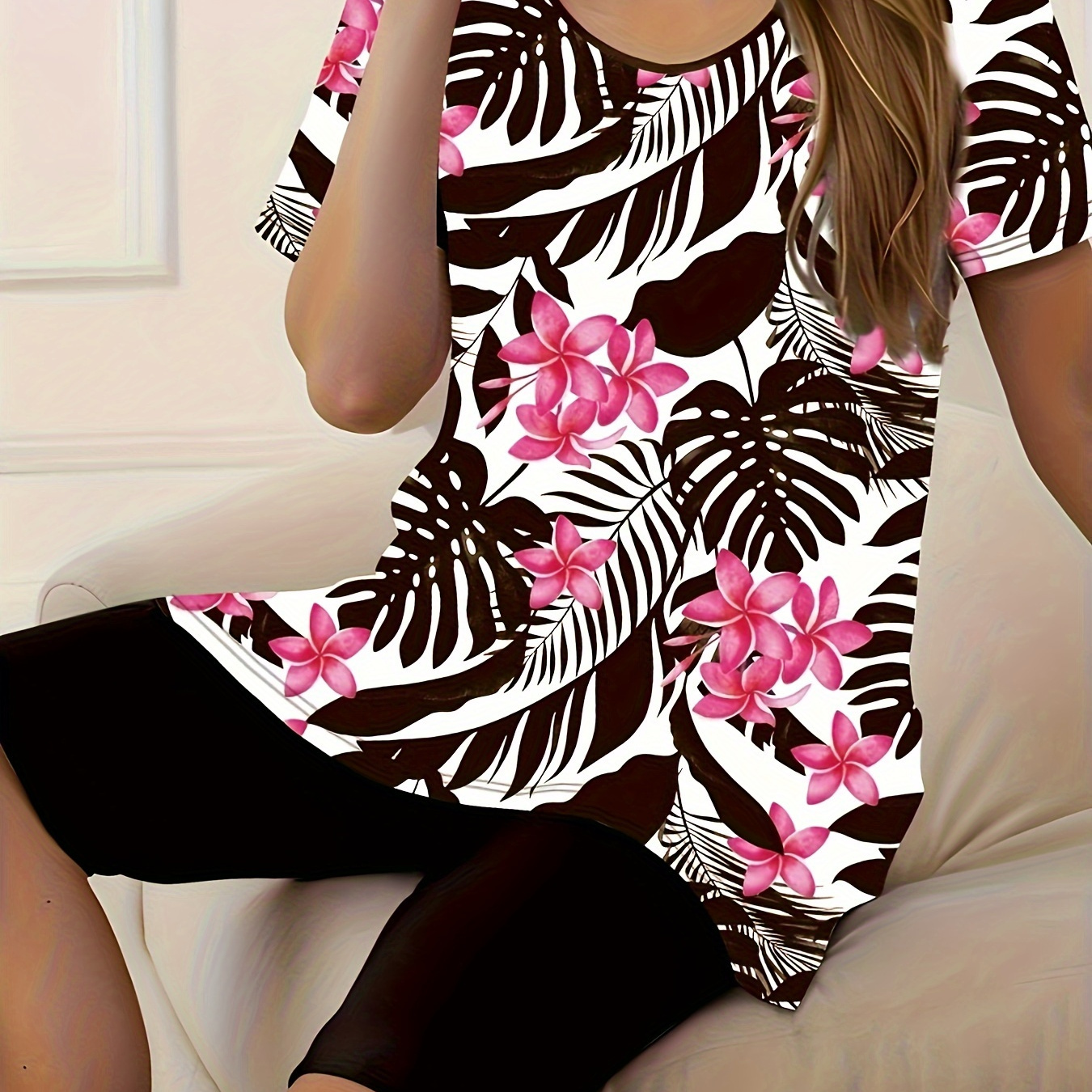 Plus Size Floral Print Two-piece Set, Casual Crew Neck Short Sleeve Top & Shorts Outfits, Women's Plus Size Clothing
Plus Size Floral Print Two-piece Set, Casual Crew Neck Short Sleeve Top & Shorts Outfits, Women's Plus Size Clothing