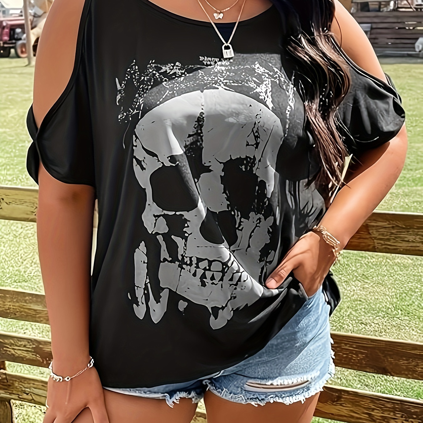 Plus Size Skull Print Top, Casual Cold Shoulder Crew Neck Short Sleeve Top, Women's Plus Size clothing
Plus Size Skull Print Top, Casual Cold Shoulder Crew Neck Short Sleeve Top, Women's Plus Size clothing