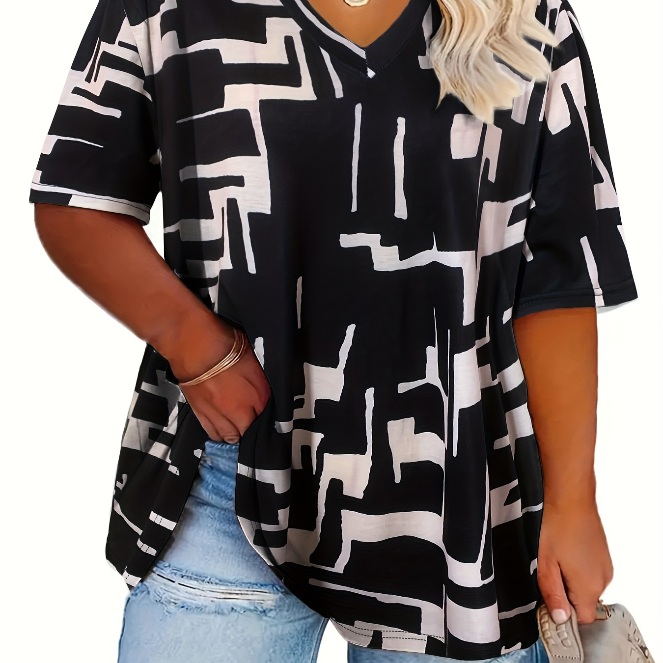 Plus Size Geometric Print T-shirt, Casual V Neck Short Sleeve T-shirt, Women's Plus Size clothing
Plus Size Geometric Print T-shirt, Casual V Neck Short Sleeve T-shirt, Women's Plus Size clothing
