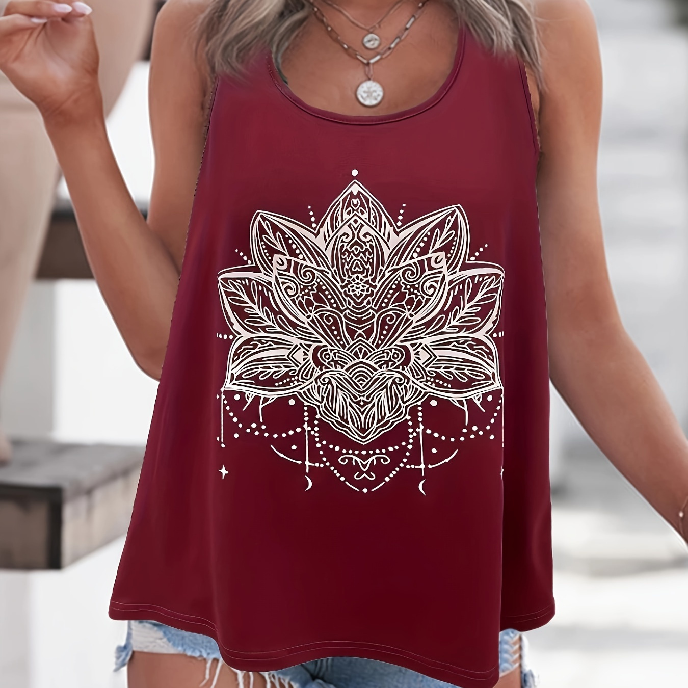 Plus Size Casual Tank Top, Women's Plus Floral Print Round Neck Medium Stretch Tank Top
Plus Size Casual Tank Top, Women's Plus Floral Print Round Neck Medium Stretch Tank Top