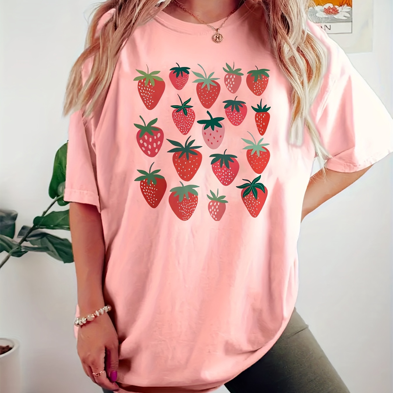 Plus Size Strawberry Print T-shirt, Casual Short Sleeve Top For Spring & Summer, Women's Plus Size Clothing
Plus Size Strawberry Print T-shirt, Casual Short Sleeve Top For Spring & Summer, Women's Plus Size Clothing