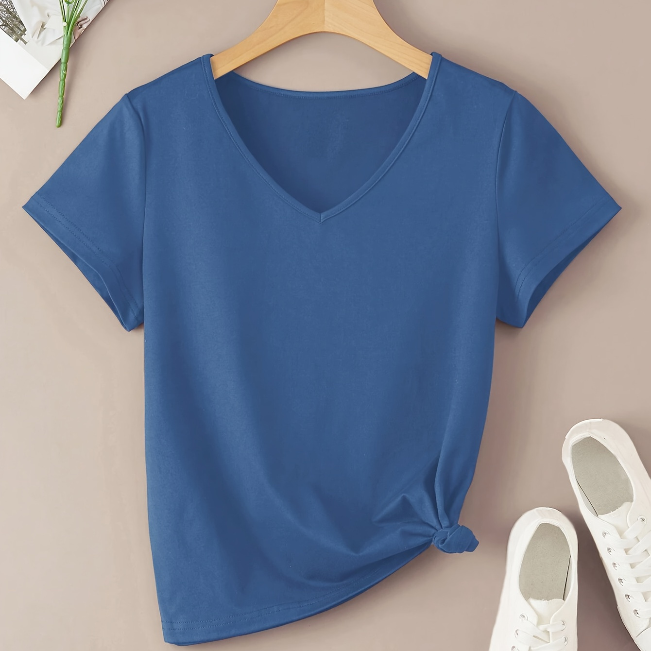Solid Color T-shirt, Casual V Neck Short Sleeve Top For Spring & Summer, Women's Clothing
Solid Color T-shirt, Casual V Neck Short Sleeve Top For Spring & Summer, Women's Clothing