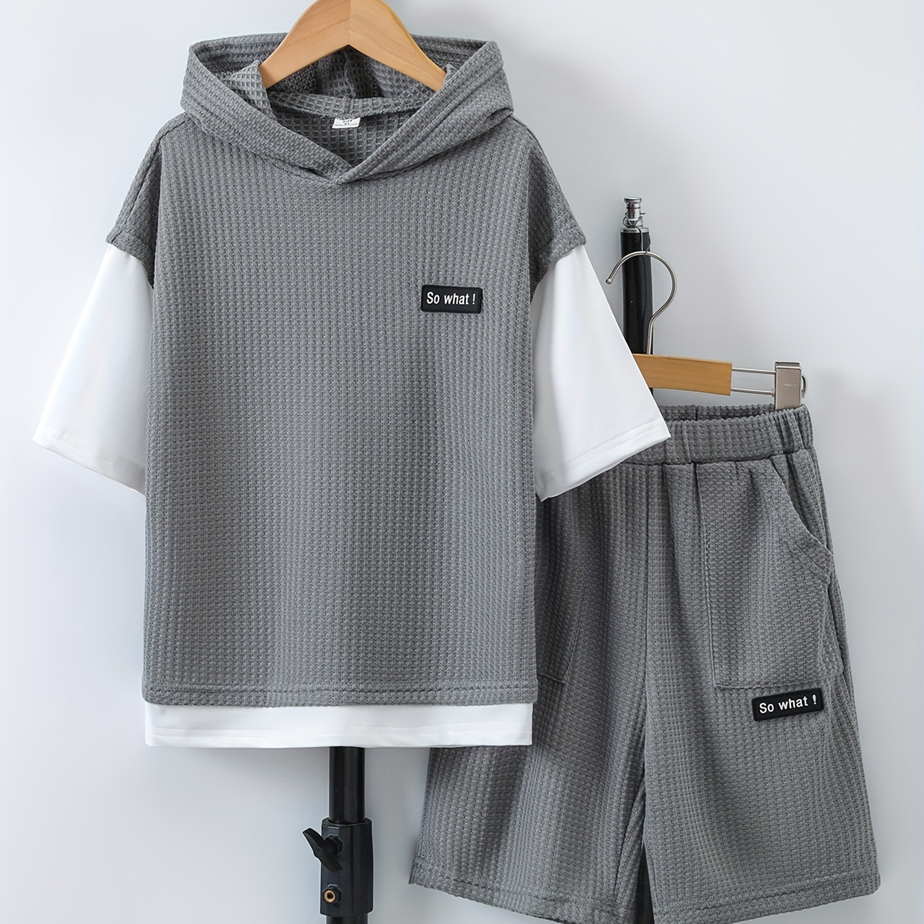 Boy's Trendy Hoodie Outfit 2pcs, Fake 2 Piece Hooded T-shirt & Shorts Set, Kid's Clothes For Summer
Boy's Trendy Hoodie Outfit 2pcs, Fake 2 Piece Hooded T-shirt & Shorts Set, Kid's Clothes For Summer
