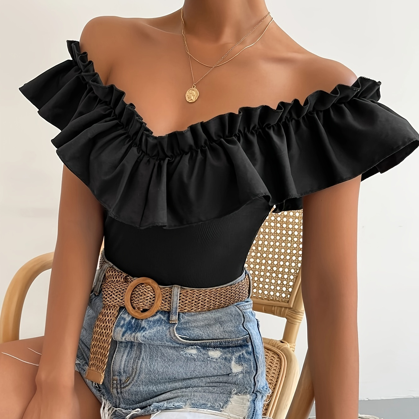 Solid Color Ruffle Trim T-shirt, Elegant Backless Ruched Slim Top For Spring & Summer, Women's Clothing
Solid Color Ruffle Trim T-shirt, Elegant Backless Ruched Slim Top For Spring & Summer, Women's Clothing