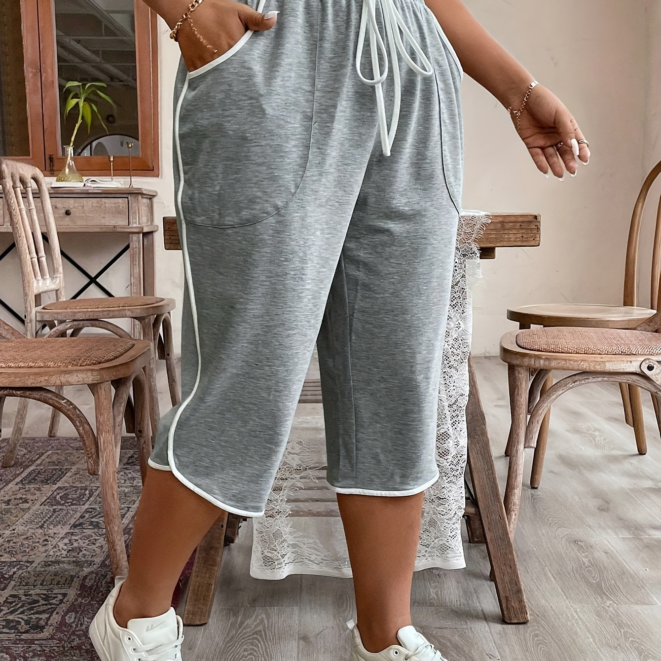 Plus Size Contrast Trim Pants, Casual Dual Pockets Drawstring Waist Pants For Spring & Summer, Women's Plus Size Clothing
Plus Size Contrast Trim Pants, Casual Dual Pockets Drawstring Waist Pants For Spring & Summer, Women's Plus Size Clothing