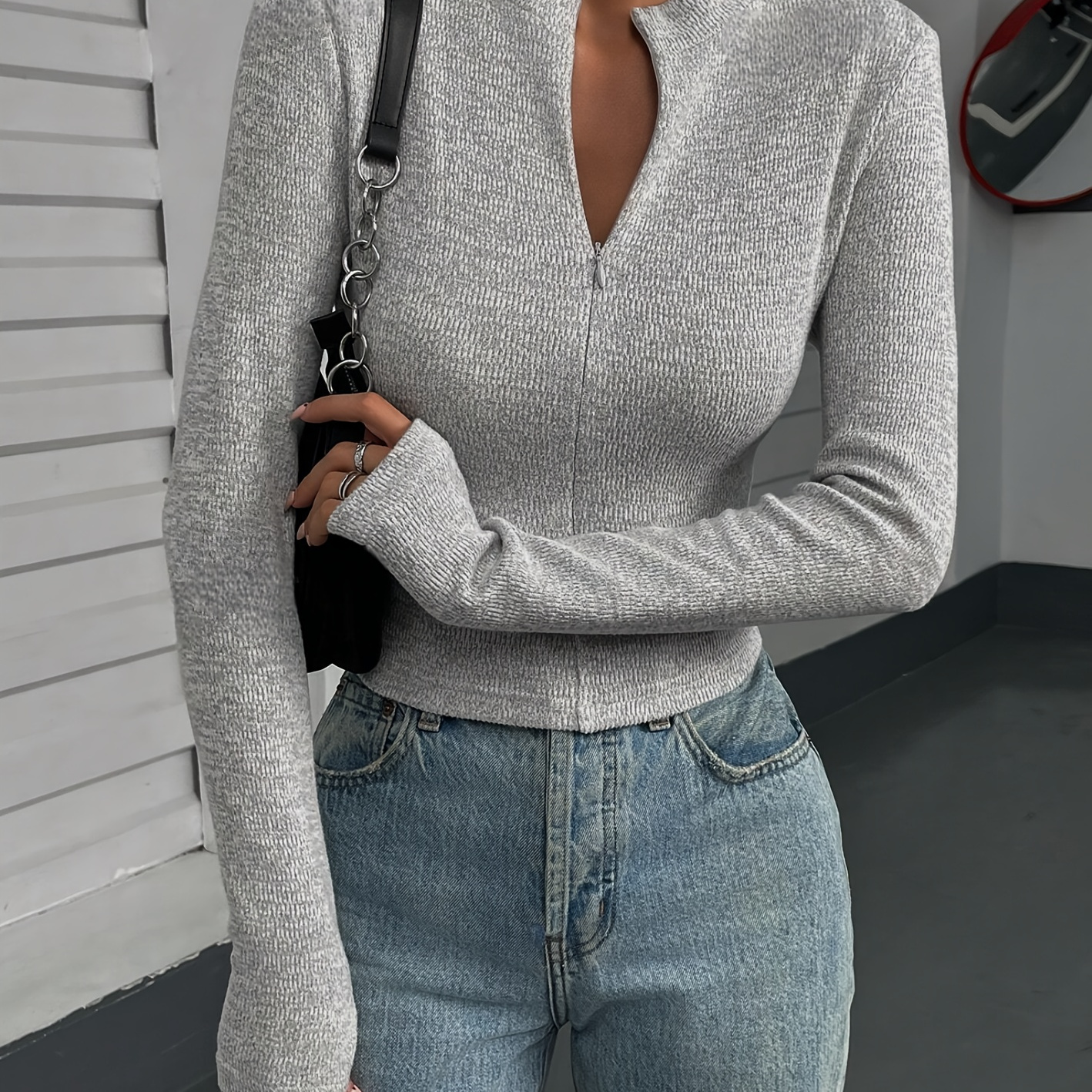 Elegant Women's Long Sleeve T-shirt - Slim Fit, High Neck, Solid Color, Polyester - Spring & Fall
Elegant Women's Long Sleeve T-shirt - Slim Fit, High Neck, Solid Color, Polyester - Spring & Fall