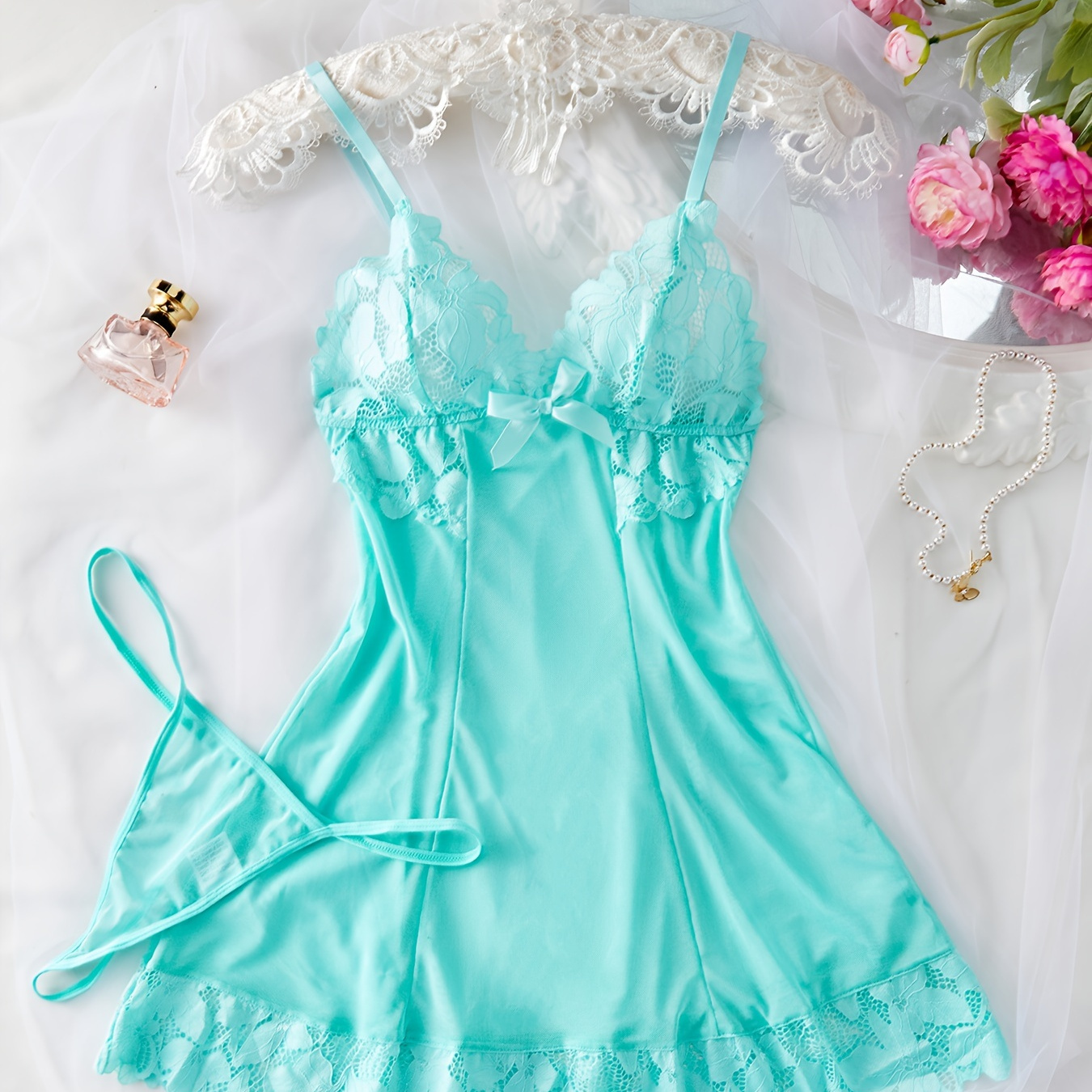 Chemise De Nuit Sexy En Dentelle Contrastée En Maille, Robe À Bretelles Dos Nu À Col En V Avec String, Vêtements De Nuit Pour Femmes
Chemise De Nuit Sexy En Dentelle Contrastée En Maille, Robe À Bretelles Dos Nu À Col En V Avec String, Vêtements De Nuit Pour Femmes