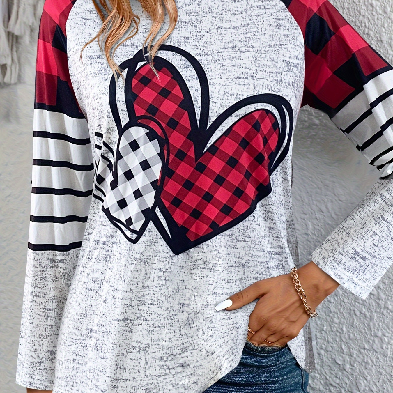 Plaid Heart Print T-shirt, Casual Crew Neck Long Sleeve Top For Spring & Fall, Women's Clothing
Plaid Heart Print T-shirt, Casual Crew Neck Long Sleeve Top For Spring & Fall, Women's Clothing