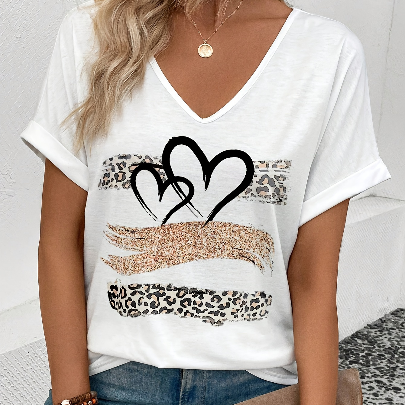 Heart & Leopard Print T-shirt, Casual V Neck Short Sleeve Top For Spring & Summer, Women's Clothing
Heart & Leopard Print T-shirt, Casual V Neck Short Sleeve Top For Spring & Summer, Women's Clothing