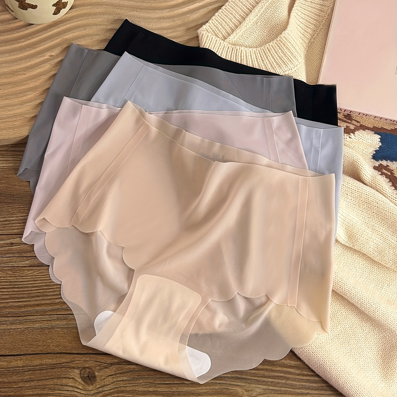 Ensemble de 5 shorts de triangle couture pour femmes, fins et taille moyenne, avec un effet liftant et séchage rapide, style masque facial .
Ensemble de 5 shorts de triangle couture pour femmes, fins et taille moyenne, avec un effet liftant et séchage rapide, style masque facial .