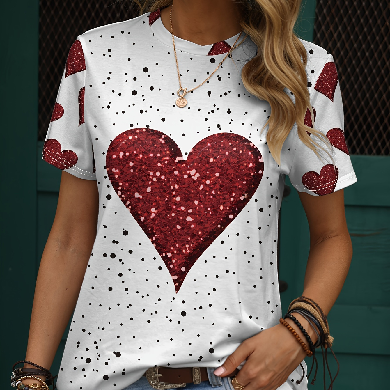 Plus Size Heart Print T-shirt, Crew Neck Short Sleeve T-shirt, Women's Plus Size clothing
Plus Size Heart Print T-shirt, Crew Neck Short Sleeve T-shirt, Women's Plus Size clothing