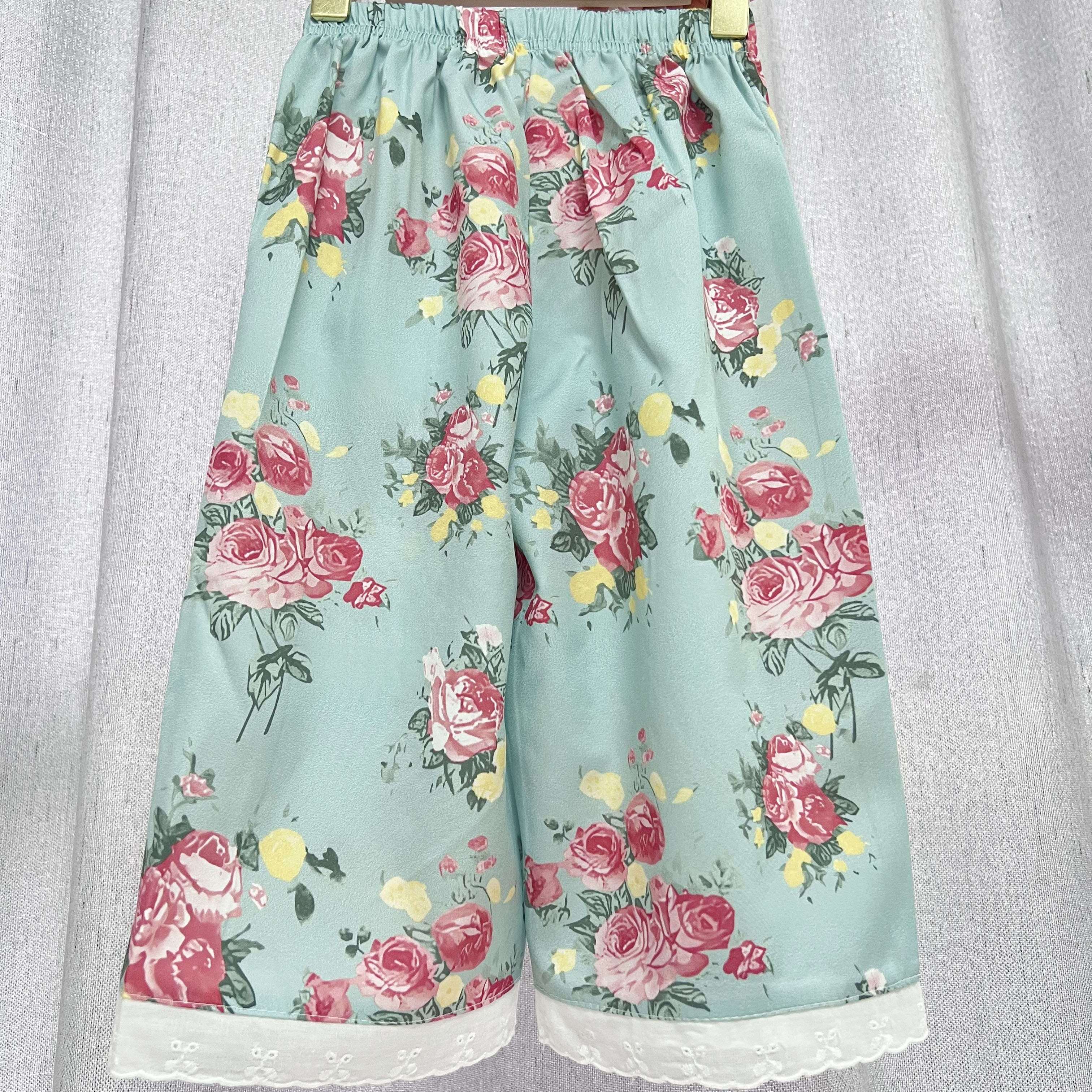 Floral Pattern Lace Trim Crop Pants For Girls, Comfy And Cute Breathable Versatile Trousers Summer Gift
Floral Pattern Lace Trim Crop Pants For Girls, Comfy And Cute Breathable Versatile Trousers Summer Gift
