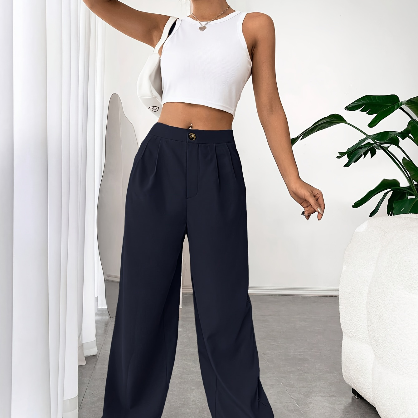 Pantalon taille , tissu , décontractée, fermeture à glissière, lavable en .
Pantalon taille , tissu , décontractée, fermeture à glissière, lavable en .