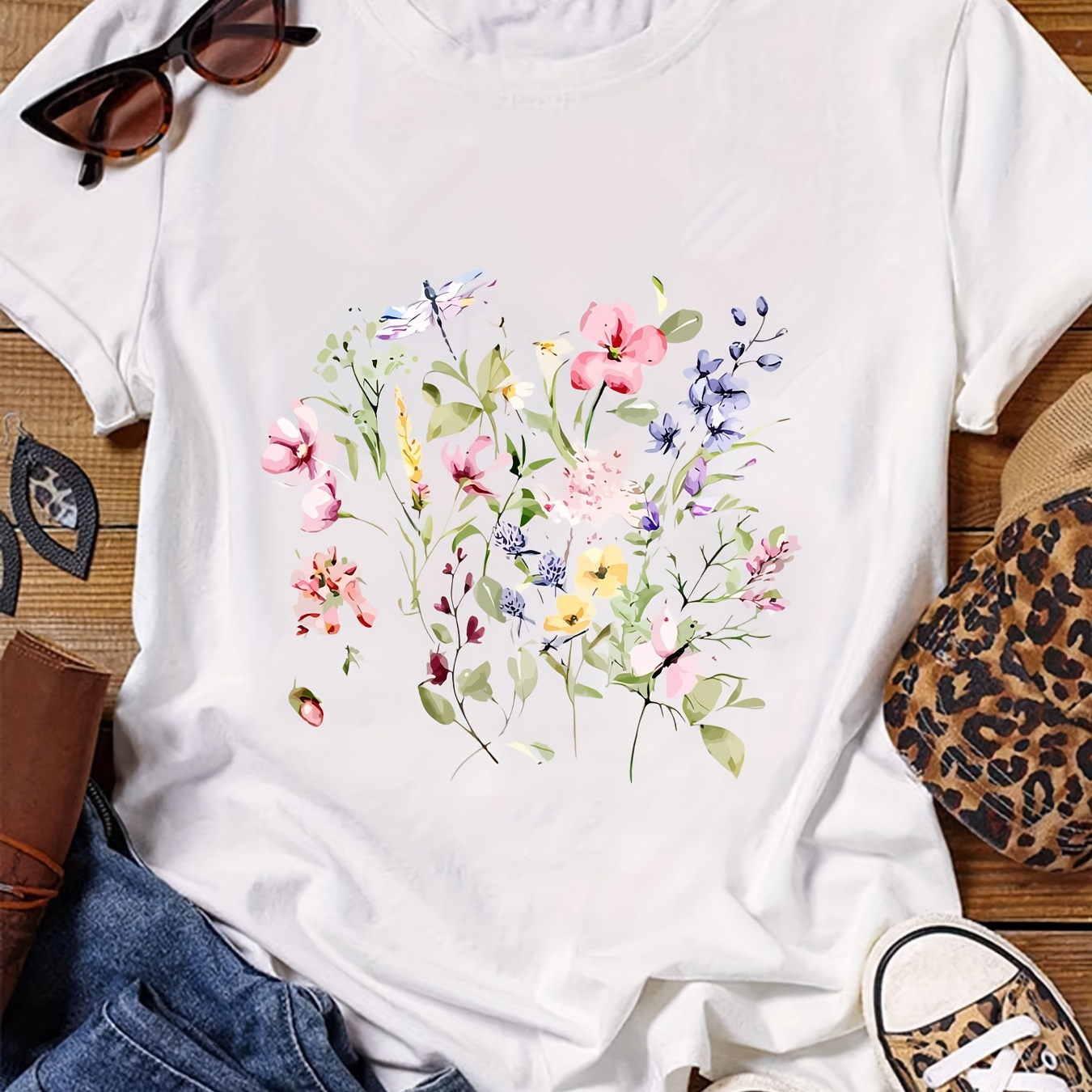 Plus Size Floral Print T-shirt, Casual Crew Neck Short Sleeve T-shirt, Women's Plus Size clothing
Plus Size Floral Print T-shirt, Casual Crew Neck Short Sleeve T-shirt, Women's Plus Size clothing