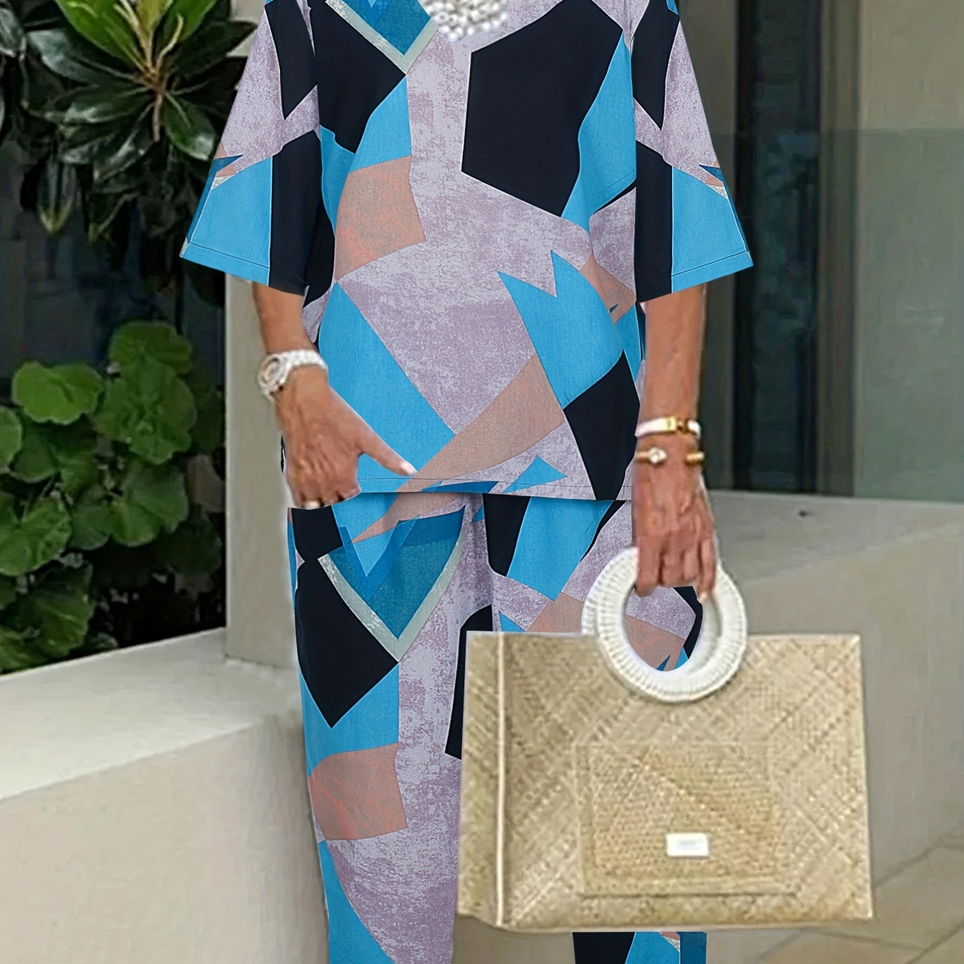 Plus Size Casual Outfits 2 Piece Set, Women's Plus Colorblock Geometric Print Short Sleeve Round Neck Tee & Wide Leg Pants Outfits 2 Piece Set
Plus Size Casual Outfits 2 Piece Set, Women's Plus Colorblock Geometric Print Short Sleeve Round Neck Tee & Wide Leg Pants Outfits 2 Piece Set