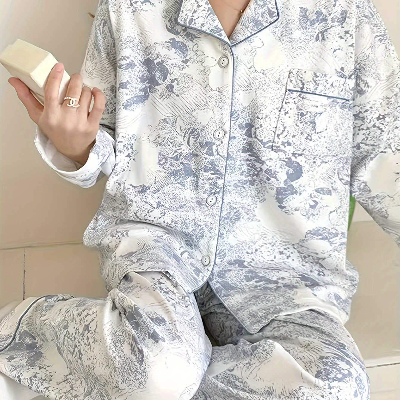 Spring And Autumn 2pcs Long Sleeve Long Pants Set Pajama Set, Ink Printed Lapel Long Sleeve Cardigan Top And Waist Long Pants Set, Women' And Elegant Pajama Set
Spring And Autumn 2pcs Long Sleeve Long Pants Set Pajama Set, Ink Printed Lapel Long Sleeve Cardigan Top And Waist Long Pants Set, Women' And Elegant Pajama Set