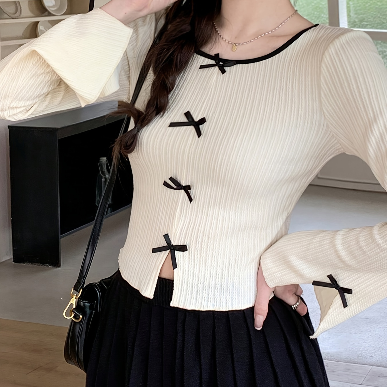 Elegant Women's Long Sleeve T-shirt With Bow Detail And Side Slit - Crew Neck, Ribbed Texture, Polyester - Ideal For Fashion
Elegant Women's Long Sleeve T-shirt With Bow Detail And Side Slit - Crew Neck, Ribbed Texture, Polyester - Ideal For Fashion