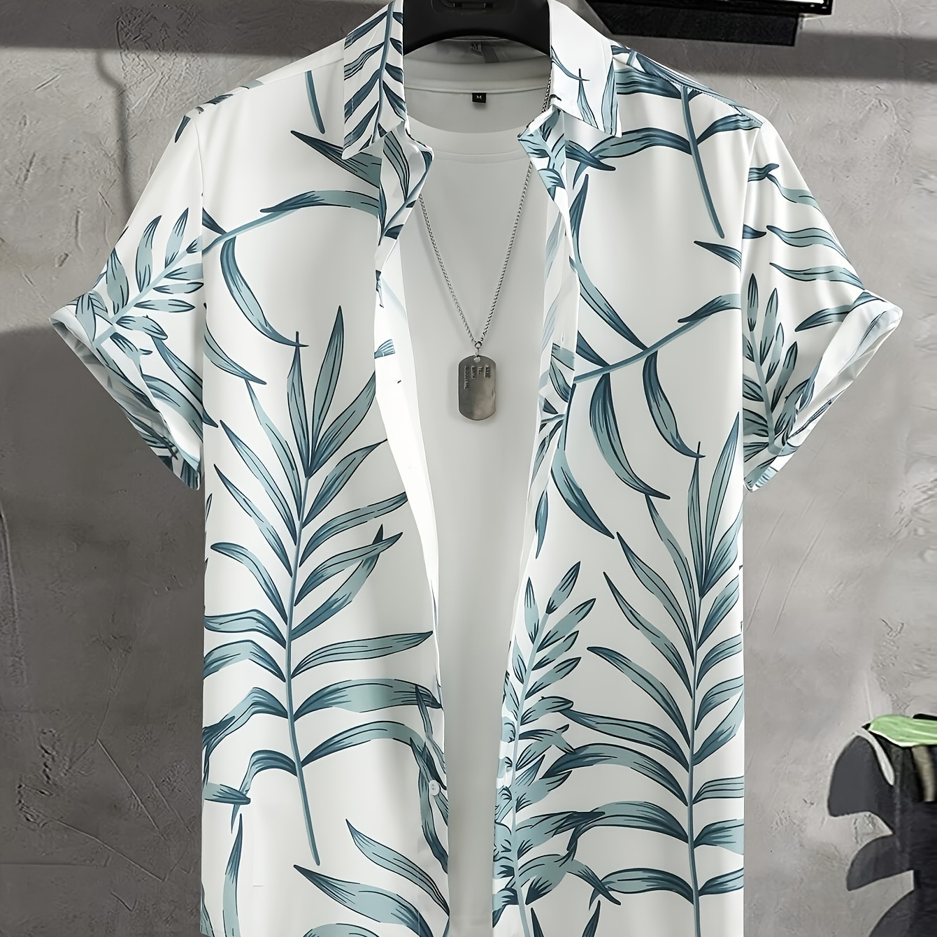 Men's Trendy Hawaiian Lapel Collar Graphic Shirt With Stylish Floral Print For Summer Vacation And Casual Wear
Men's Trendy Hawaiian Lapel Collar Graphic Shirt With Stylish Floral Print For Summer Vacation And Casual Wear