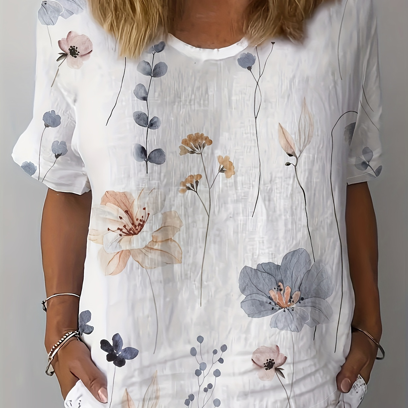 Plus Size Floral Print Blouse, Casual Crew Neck Short Sleeve Blouse For Spring, Women's Plus Size clothing
Plus Size Floral Print Blouse, Casual Crew Neck Short Sleeve Blouse For Spring, Women's Plus Size clothing