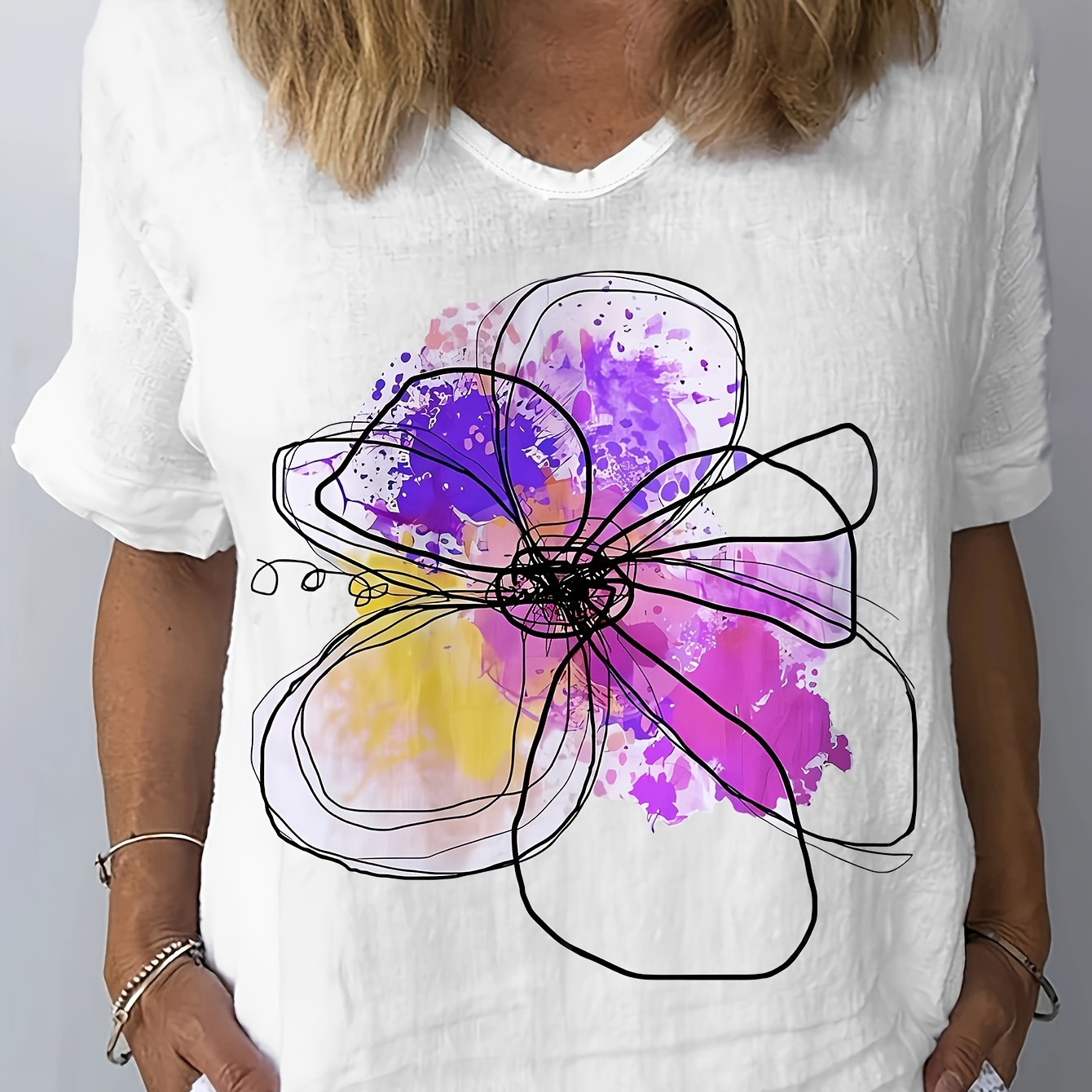 Flowers Print T-shirt, Short Sleeve V Neck Casual Top For Summer & Spring, Women's Clothing
Flowers Print T-shirt, Short Sleeve V Neck Casual Top For Summer & Spring, Women's Clothing