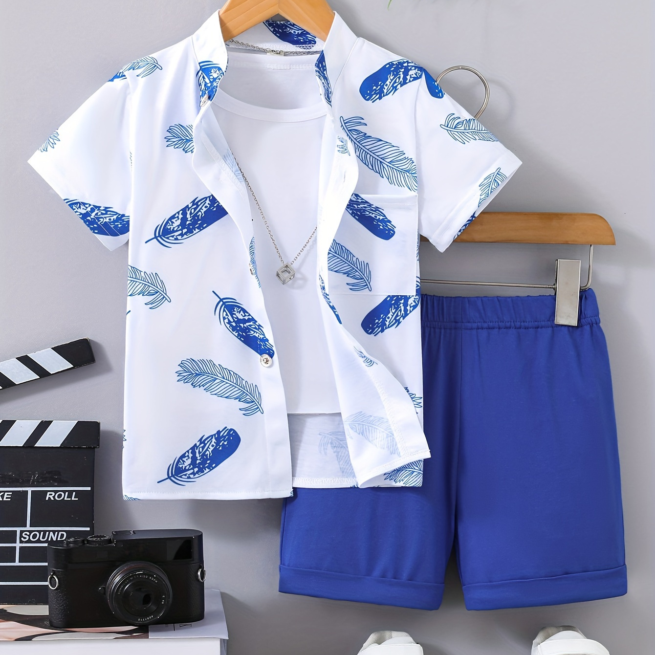 2pcs Boys Casual Feather Graphic Print Short Sleeve Lapel Shirt & Solid Color Shorts Set, Comfy Summer Boys Clothing
2pcs Boys Casual Feather Graphic Print Short Sleeve Lapel Shirt & Solid Color Shorts Set, Comfy Summer Boys Clothing