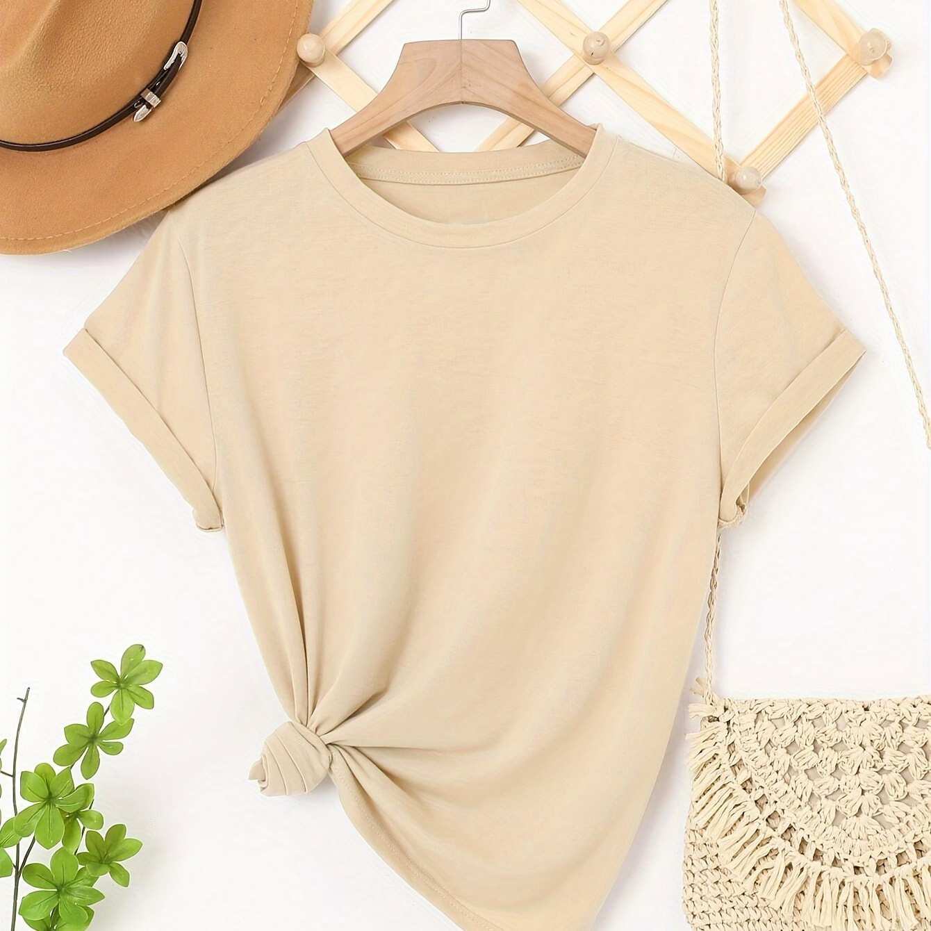 Women's Casual Short Sleeve T-shirt, Round Neck, Solid Color, Breathable, Casual Sports Style
Women's Casual Short Sleeve T-shirt, Round Neck, Solid Color, Breathable, Casual Sports Style