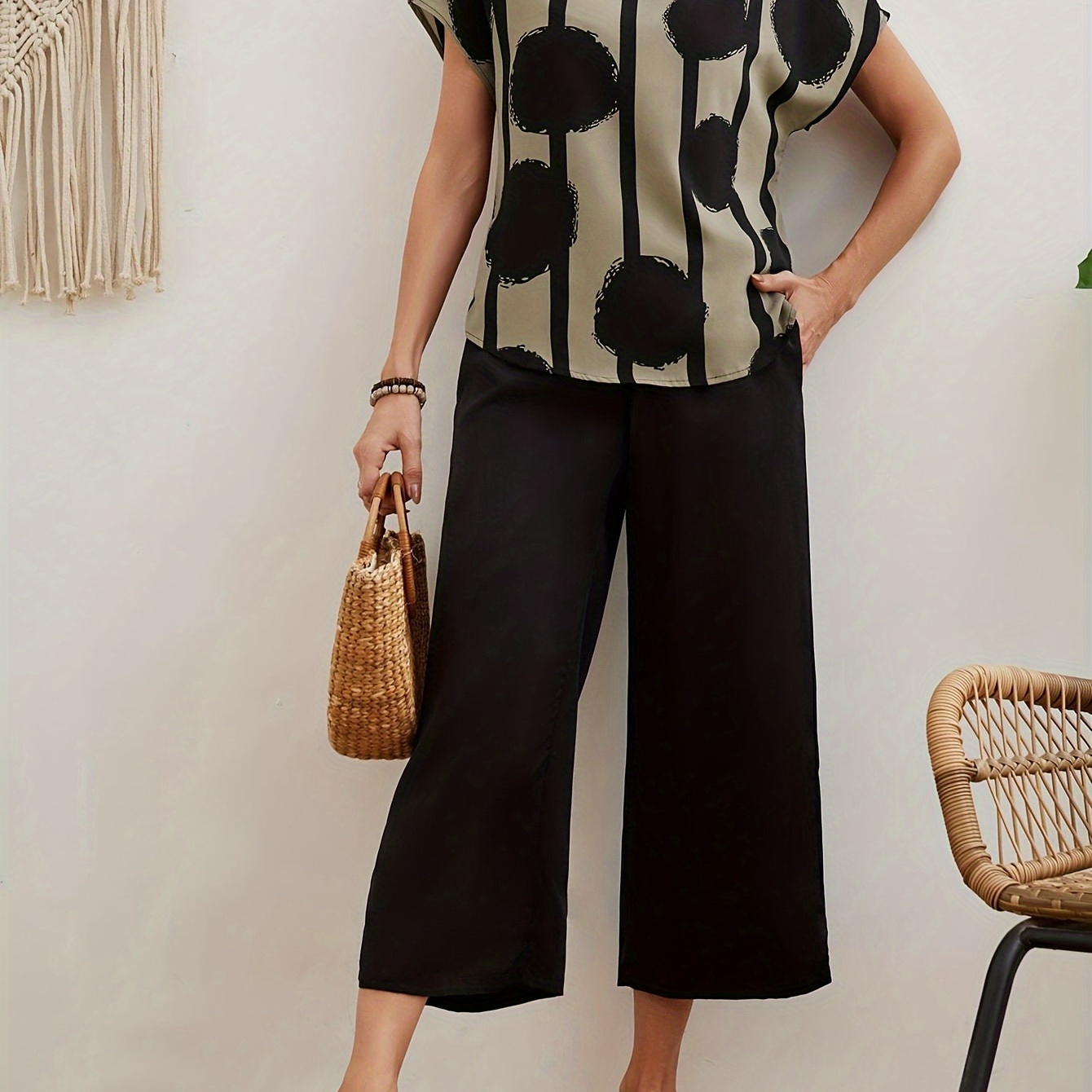 Elegant 2 Piece Set, Geo Print Batwing Sleeve Blouse & Slant Pocket Wide Leg Cropped Pants Outfits, Women's Clothing
Elegant 2 Piece Set, Geo Print Batwing Sleeve Blouse & Slant Pocket Wide Leg Cropped Pants Outfits, Women's Clothing