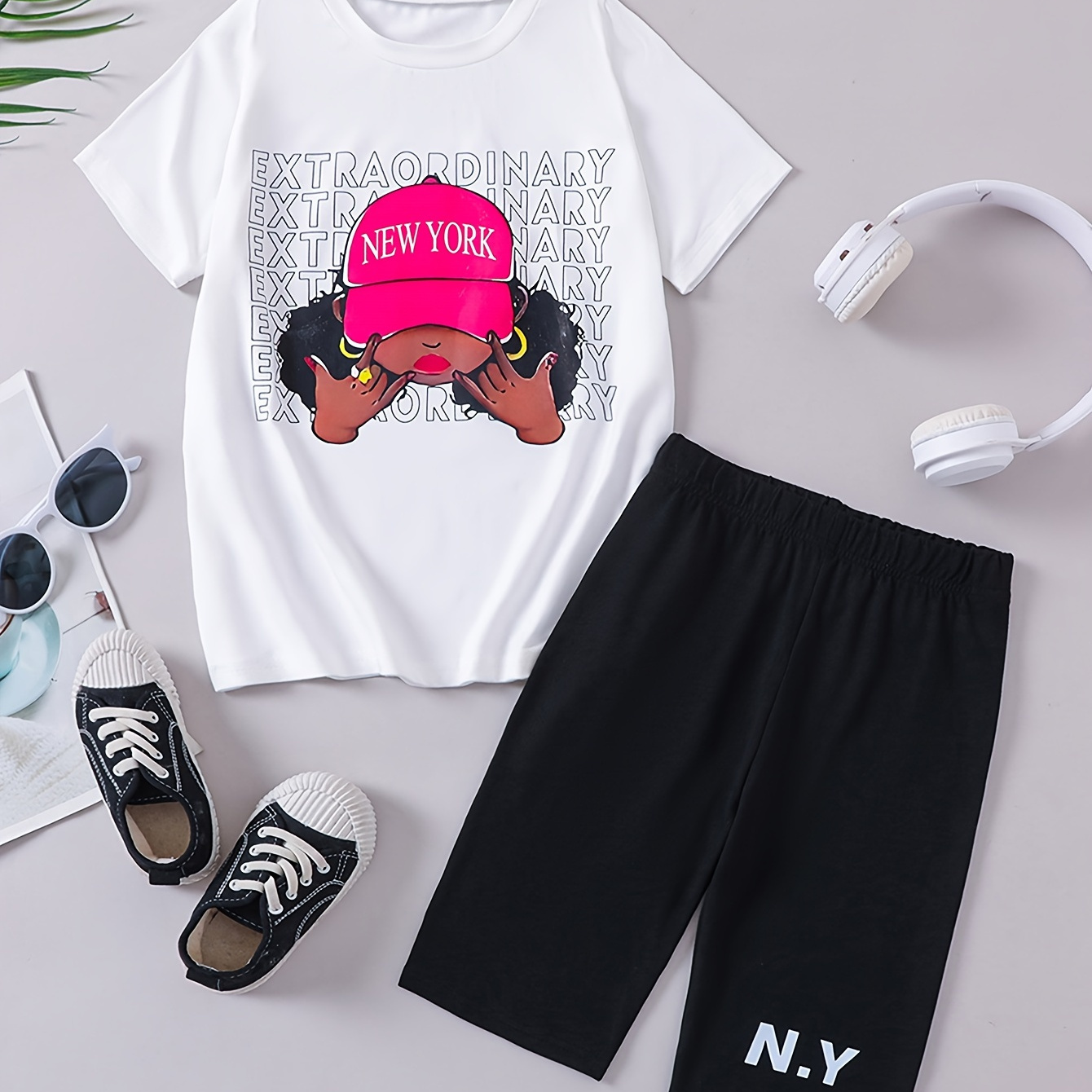 2 Pcs Chic Doll Graphic T-shirt + Letter Bermuda Shorts Girl's Set, Sports/ Casual Going Out, Summer Clothes, Gift
2 Pcs Chic Doll Graphic T-shirt + Letter Bermuda Shorts Girl's Set, Sports/ Casual Going Out, Summer Clothes, Gift