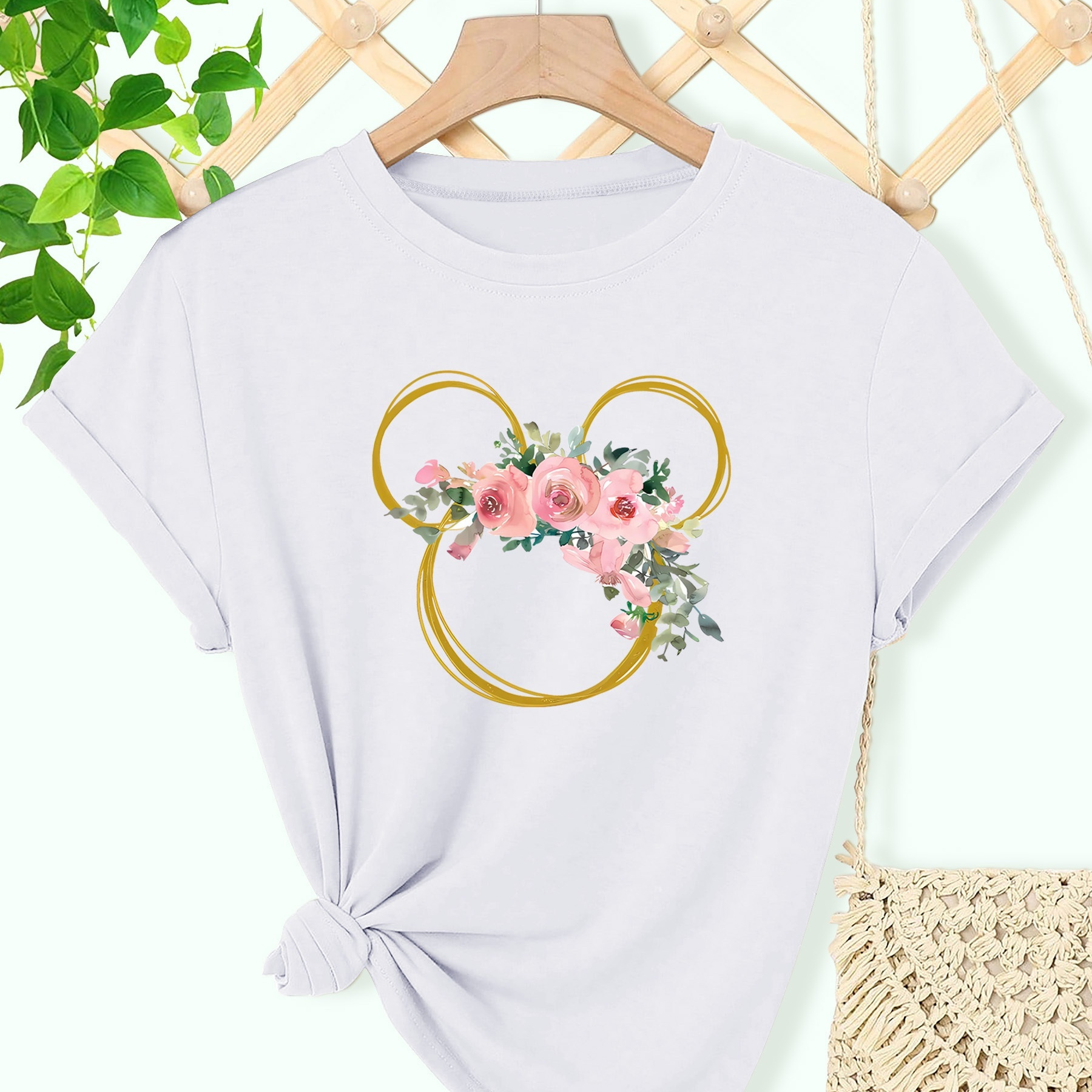 Flower Print Round Neck Sports T-shirt, Short Sleeve Running Casual Tops, Women's Activewear
Flower Print Round Neck Sports T-shirt, Short Sleeve Running Casual Tops, Women's Activewear