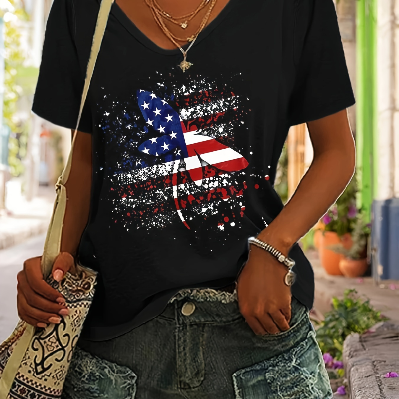 T-shirt à col en V avec motif du drapeau américain, top décontracté à manches courtes pour le printemps et l'été, vêtements pour femmes
T-shirt à col en V avec motif du drapeau américain, top décontracté à manches courtes pour le printemps et l'été, vêtements pour femmes
