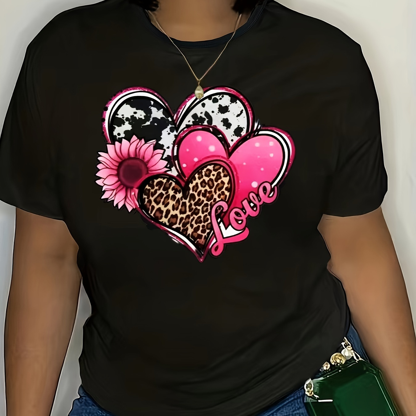 Plus Size Heart Print T-shirt, Casual Crew Neck Short Sleeve T-shirt, Women's Plus Size clothing
Plus Size Heart Print T-shirt, Casual Crew Neck Short Sleeve T-shirt, Women's Plus Size clothing