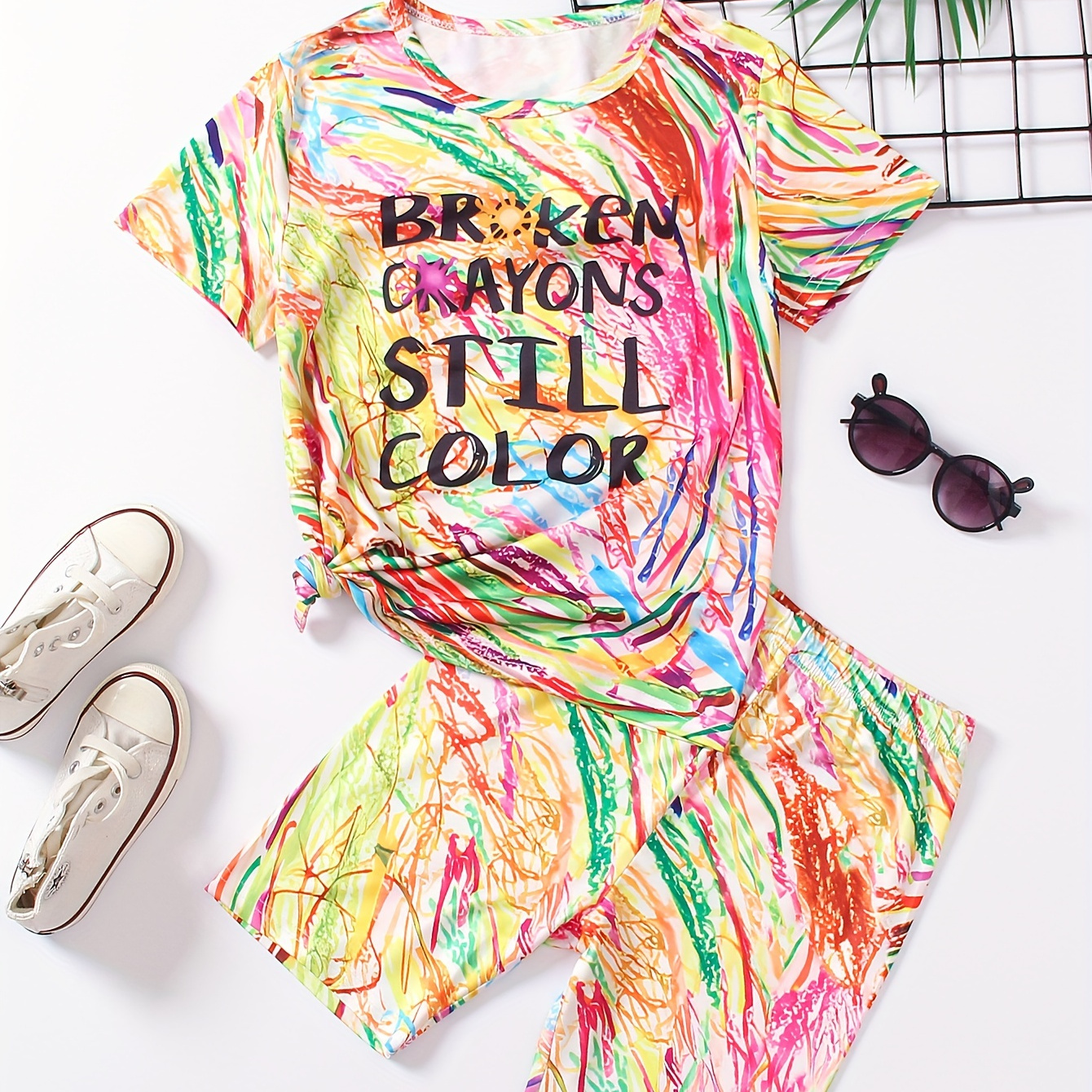 Chic Graffiti Girls Outfit, Short Sleeve Letter Top & Shorts Set Holiday Going Out Trendy 2pcs Summer Clothes
Chic Graffiti Girls Outfit, Short Sleeve Letter Top & Shorts Set Holiday Going Out Trendy 2pcs Summer Clothes