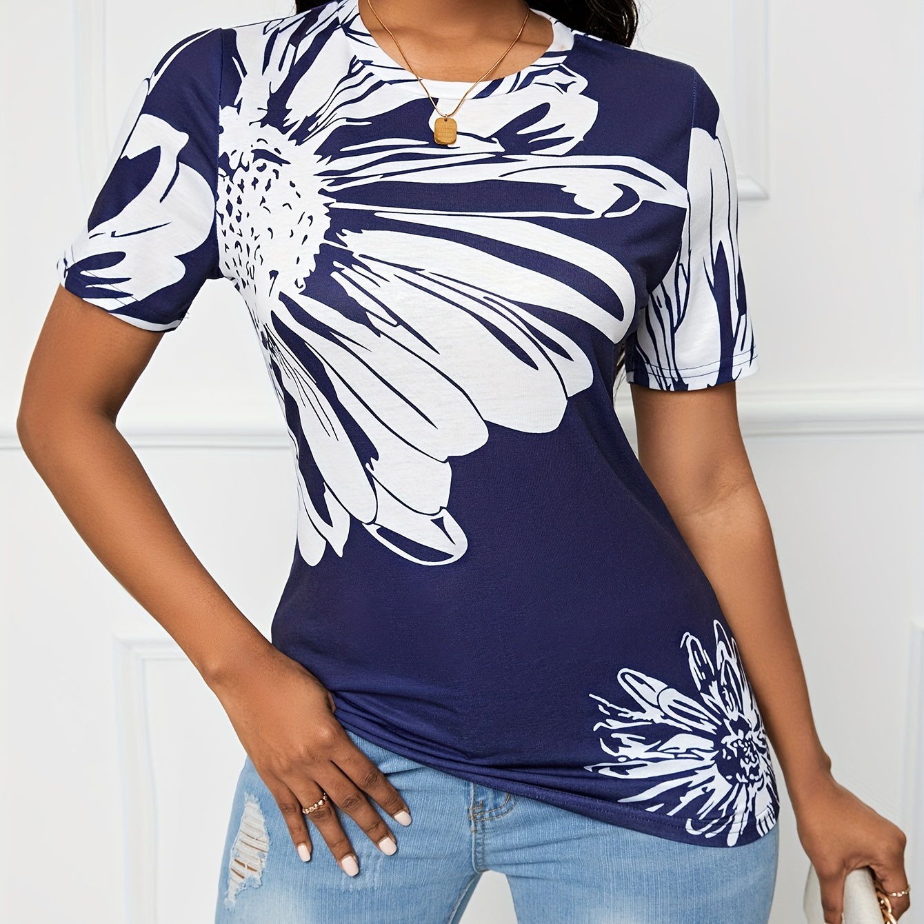 Flower Print Crew Neck T-shirt, Casual Short Sleeve Top For Spring & Summer, Women's Clothing
Flower Print Crew Neck T-shirt, Casual Short Sleeve Top For Spring & Summer, Women's Clothing
