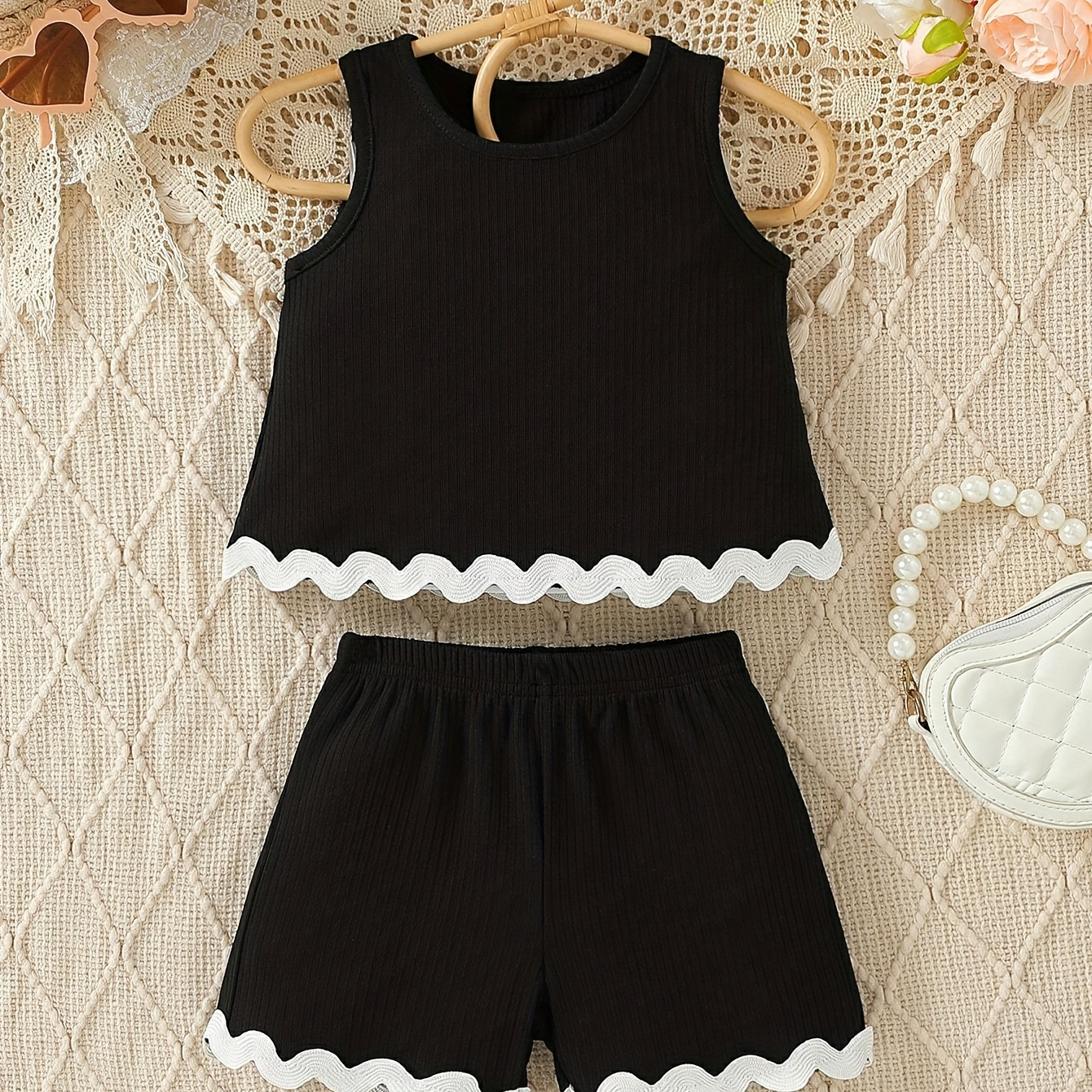 Baby's Wave Trim 2pcs Trendy Summer Outfit, Ribbed Tank Top & Color Clash Shorts Set, Toddler & Infant Girl's Clothes For Daily/holiday/party
Baby's Wave Trim 2pcs Trendy Summer Outfit, Ribbed Tank Top & Color Clash Shorts Set, Toddler & Infant Girl's Clothes For Daily/holiday/party