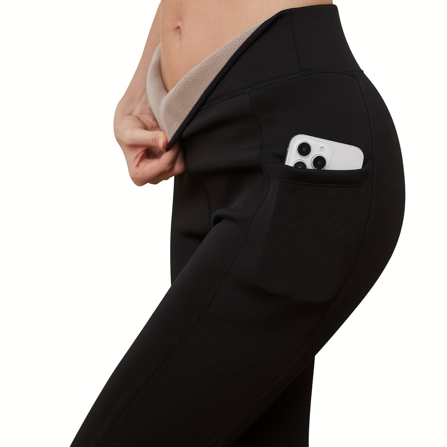 Legging taille haute 9 points avec poches latérales en composite directionnelle automne-hiver.
Legging taille haute 9 points avec poches latérales en composite directionnelle automne-hiver.
