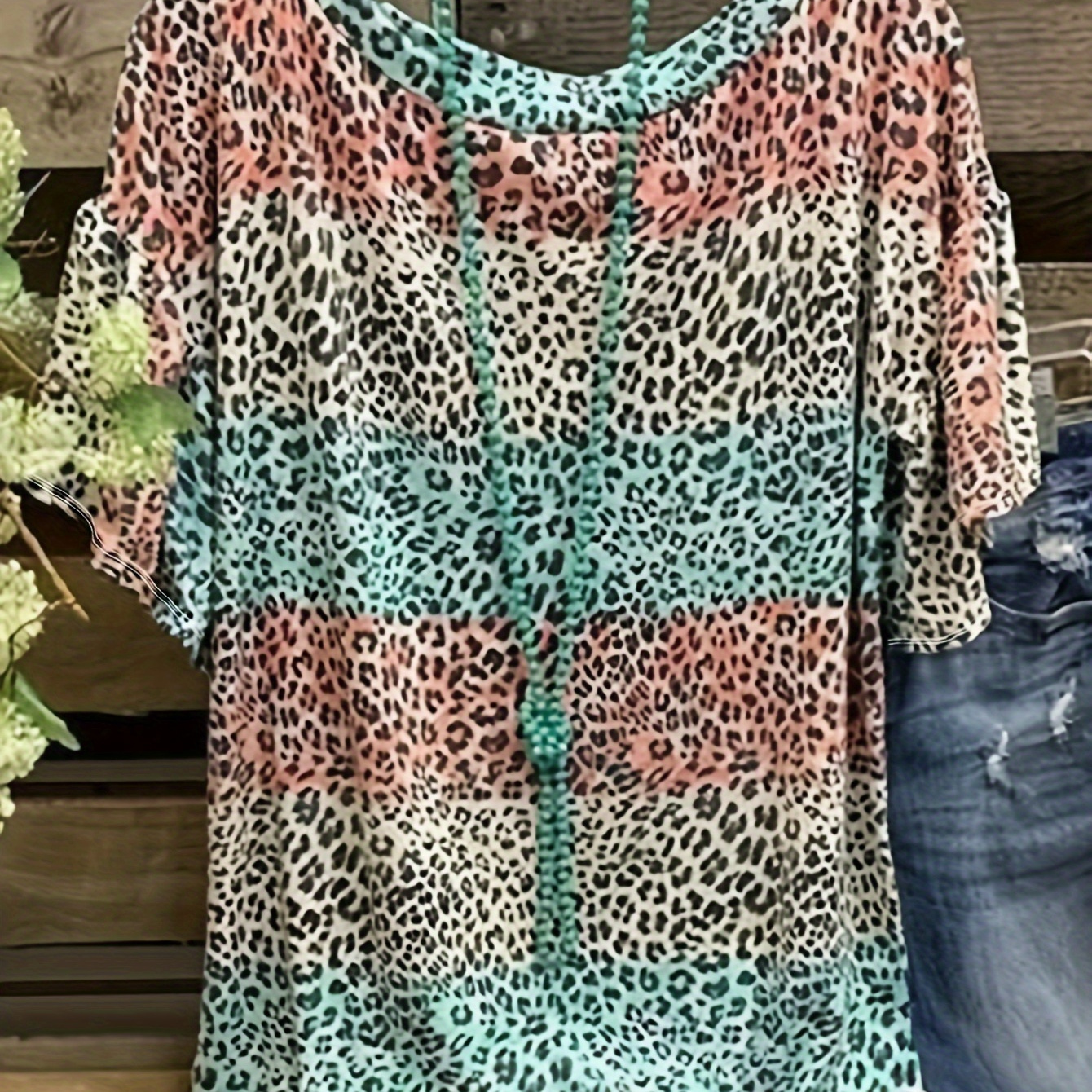 Plus Size Leopard Print T-shirt, Casual Crew Neck Short Sleeve T-shirt, Women's Plus Size clothing
Plus Size Leopard Print T-shirt, Casual Crew Neck Short Sleeve T-shirt, Women's Plus Size clothing