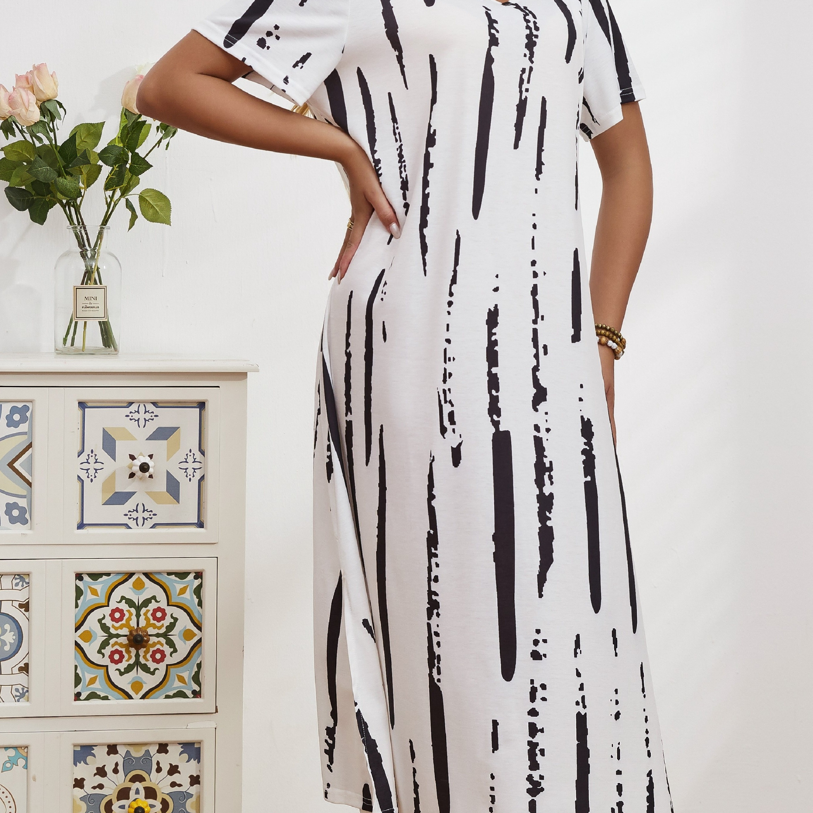 Plus Size Striped Print Short Sleeve Dress, V Neck Split Hem Dress, Plus Size Women's Clothing
Plus Size Striped Print Short Sleeve Dress, V Neck Split Hem Dress, Plus Size Women's Clothing