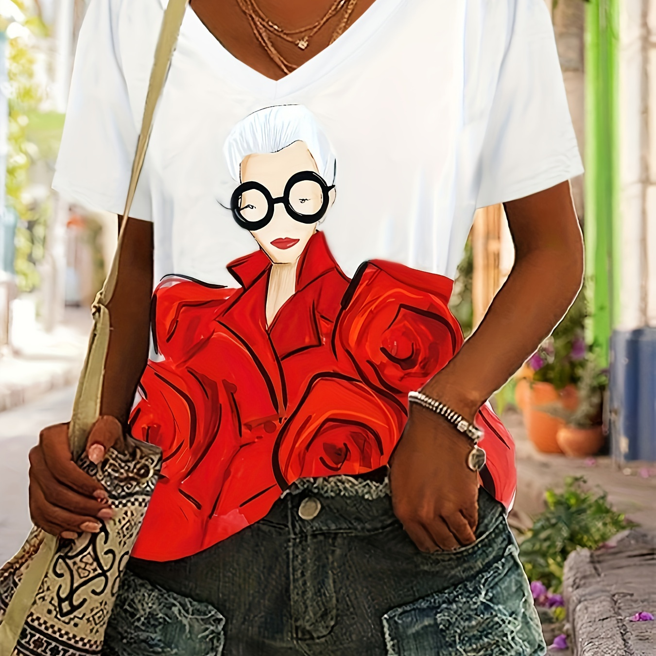 1pc Elegant V-neck T-shirt For Women, Fashion Queen Print Short Sleeve Top, Polyester 92% Elastane 8%, Knit Fabric, Regular Fit, All , Flared Hem - Ideal Gift
1pc Elegant V-neck T-shirt For Women, Fashion Queen Print Short Sleeve Top, Polyester 92% Elastane 8%, Knit Fabric, Regular Fit, All , Flared Hem - Ideal Gift