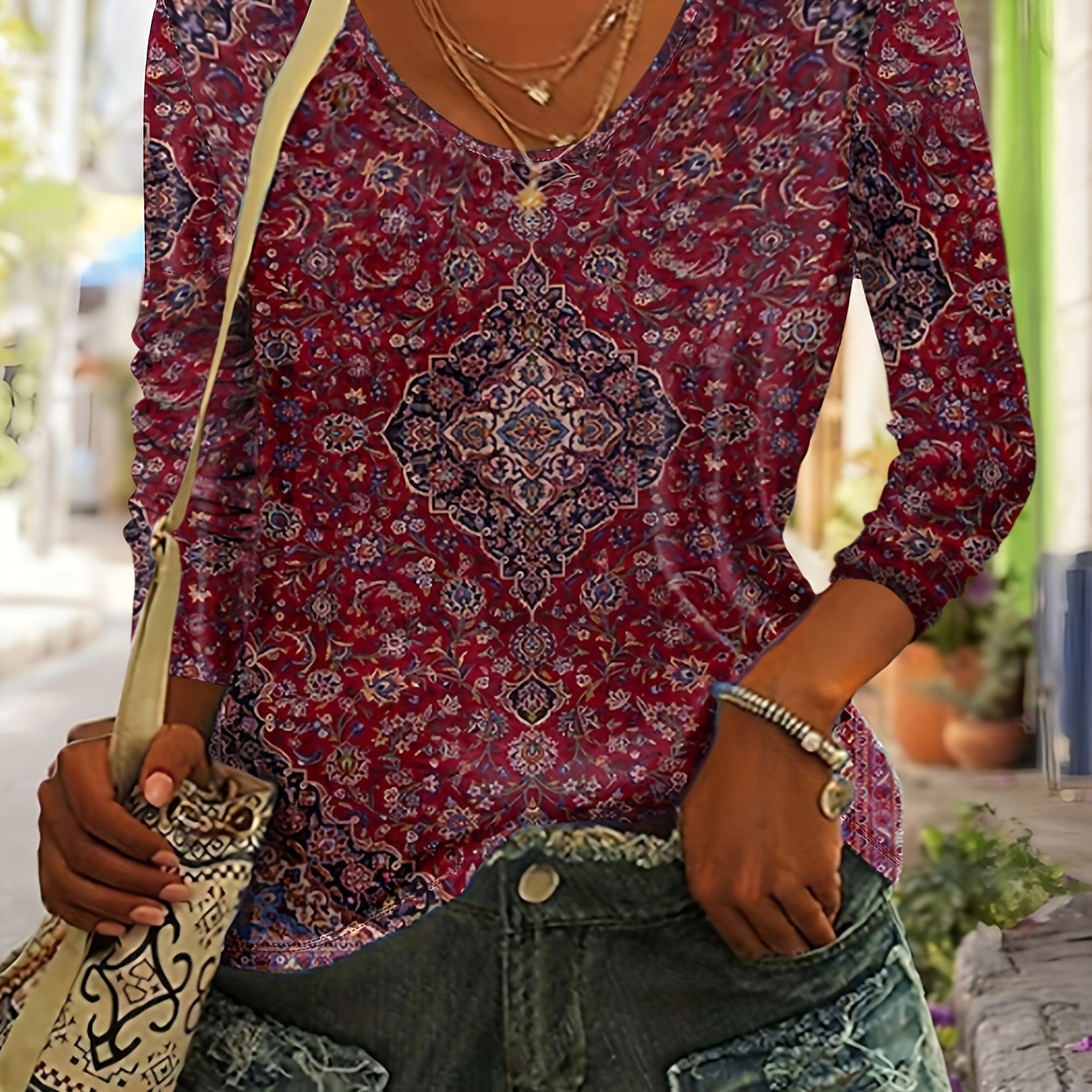 Ethnic Print V-neck T-shirt, Vintage Long Sleeve T-shirt For Spring & Fall, Women's Clothing
Ethnic Print V-neck T-shirt, Vintage Long Sleeve T-shirt For Spring & Fall, Women's Clothing