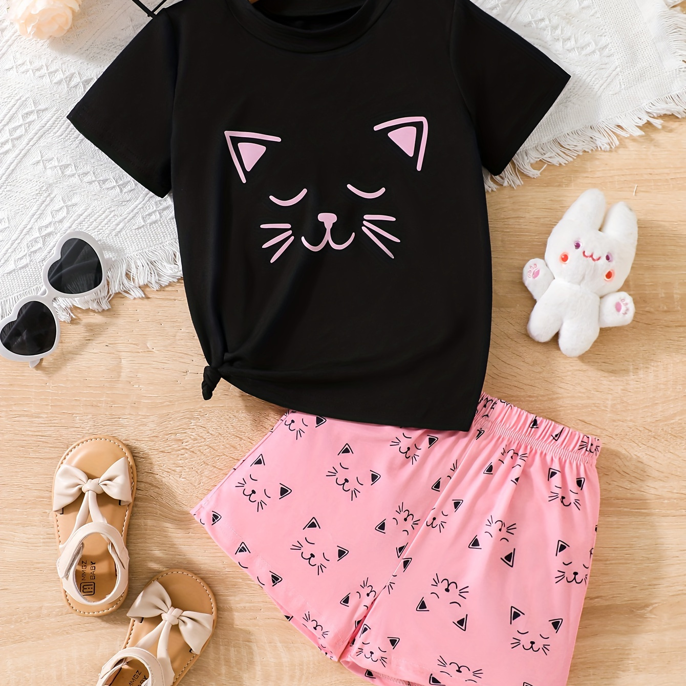 2pcs, Girls Lovely Kitty Face Print Short Sleeve Top & Cats Full Print Shorts Set Casual Style Summer Outfit
2pcs, Girls Lovely Kitty Face Print Short Sleeve Top & Cats Full Print Shorts Set Casual Style Summer Outfit
