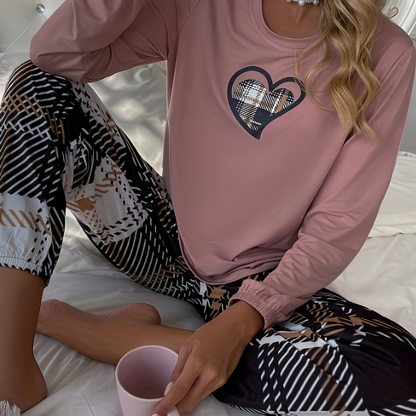 Casual Crew Neck Long Sleeve Top And Pants Pajama Set, Polyester Knit Fabric, Adult Sleepwear, Long Length, No Belt, For Spring/fall
Casual Crew Neck Long Sleeve Top And Pants Pajama Set, Polyester Knit Fabric, Adult Sleepwear, Long Length, No Belt, For Spring/fall