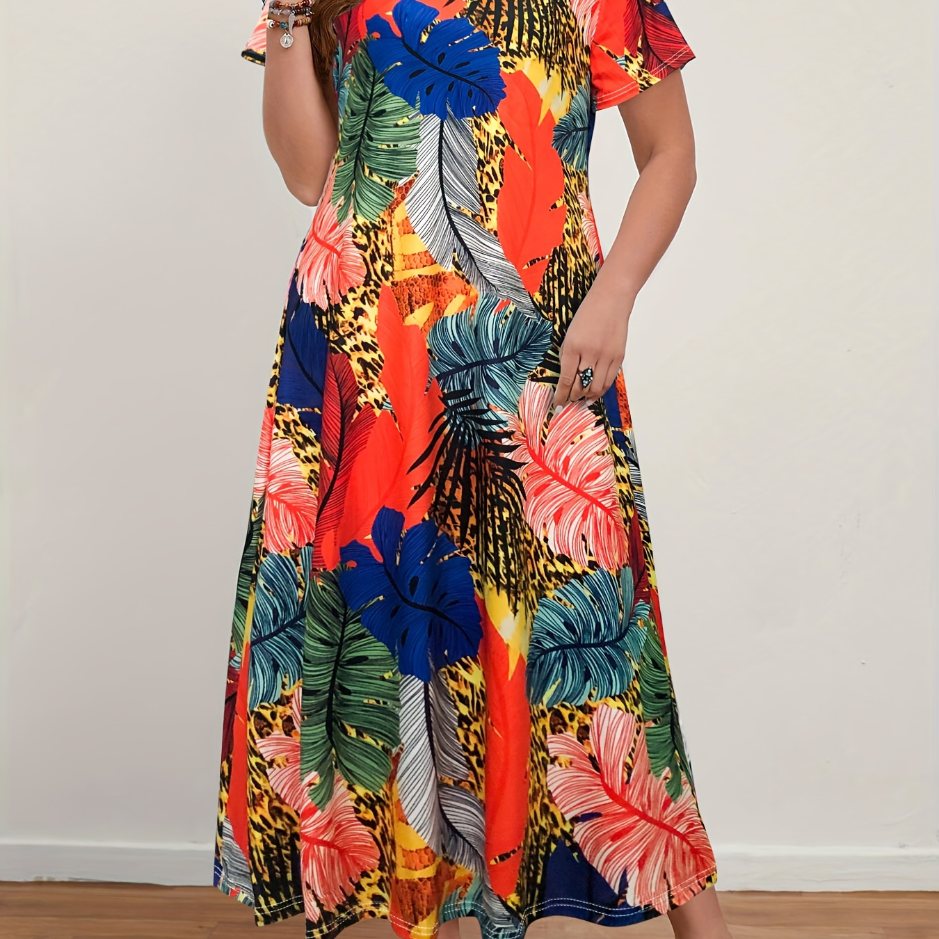 Plus Size Leaves Print Dress, Casual Short Sleeve V Neck Dress For Spring & Summer, Women's Plus Size clothing
Plus Size Leaves Print Dress, Casual Short Sleeve V Neck Dress For Spring & Summer, Women's Plus Size clothing
