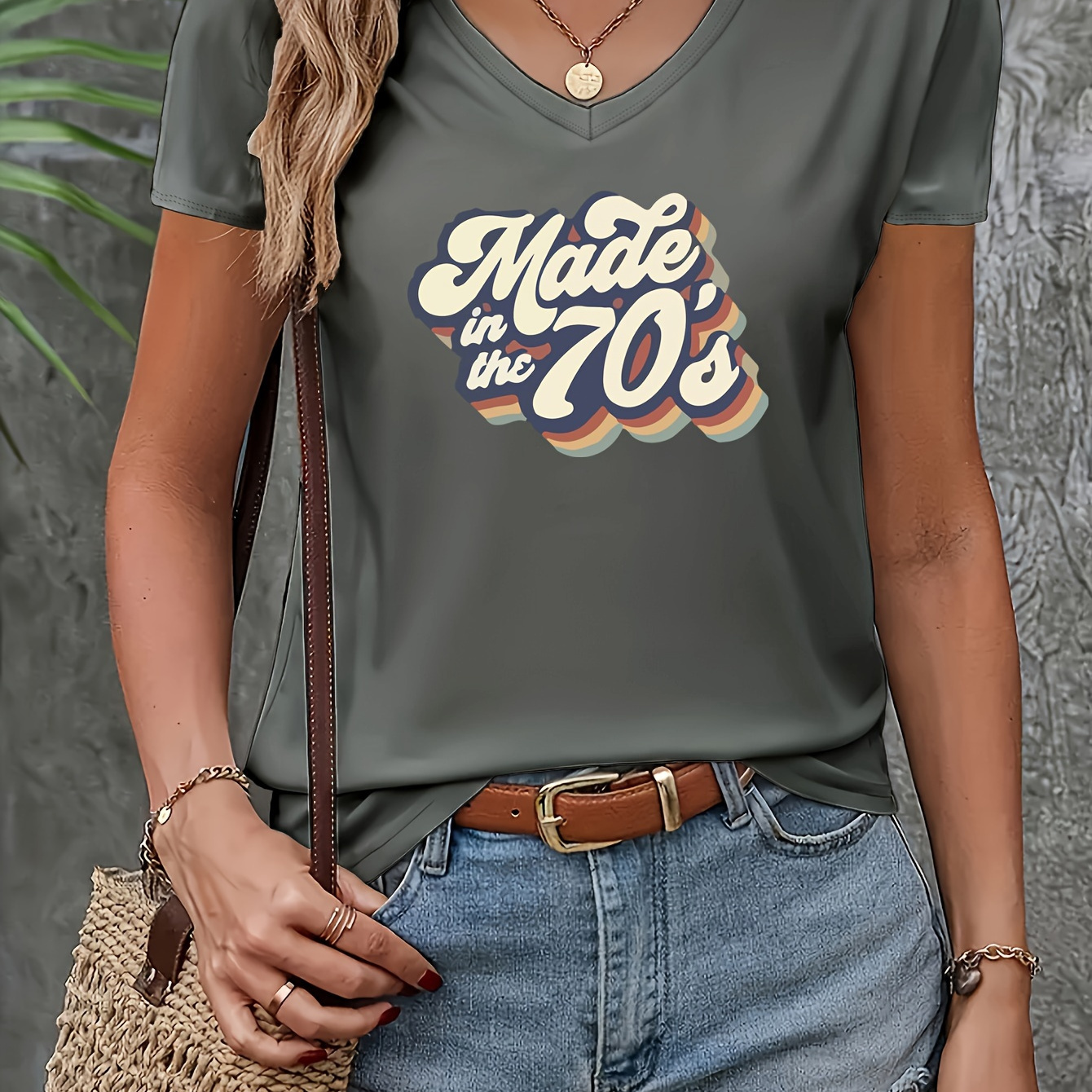 Women's Summer Short Sleeve T-shirt, V-neck Top With "made In The 70s" Print, Casual Sports Tee
Women's Summer Short Sleeve T-shirt, V-neck Top With "made In The 70s" Print, Casual Sports Tee