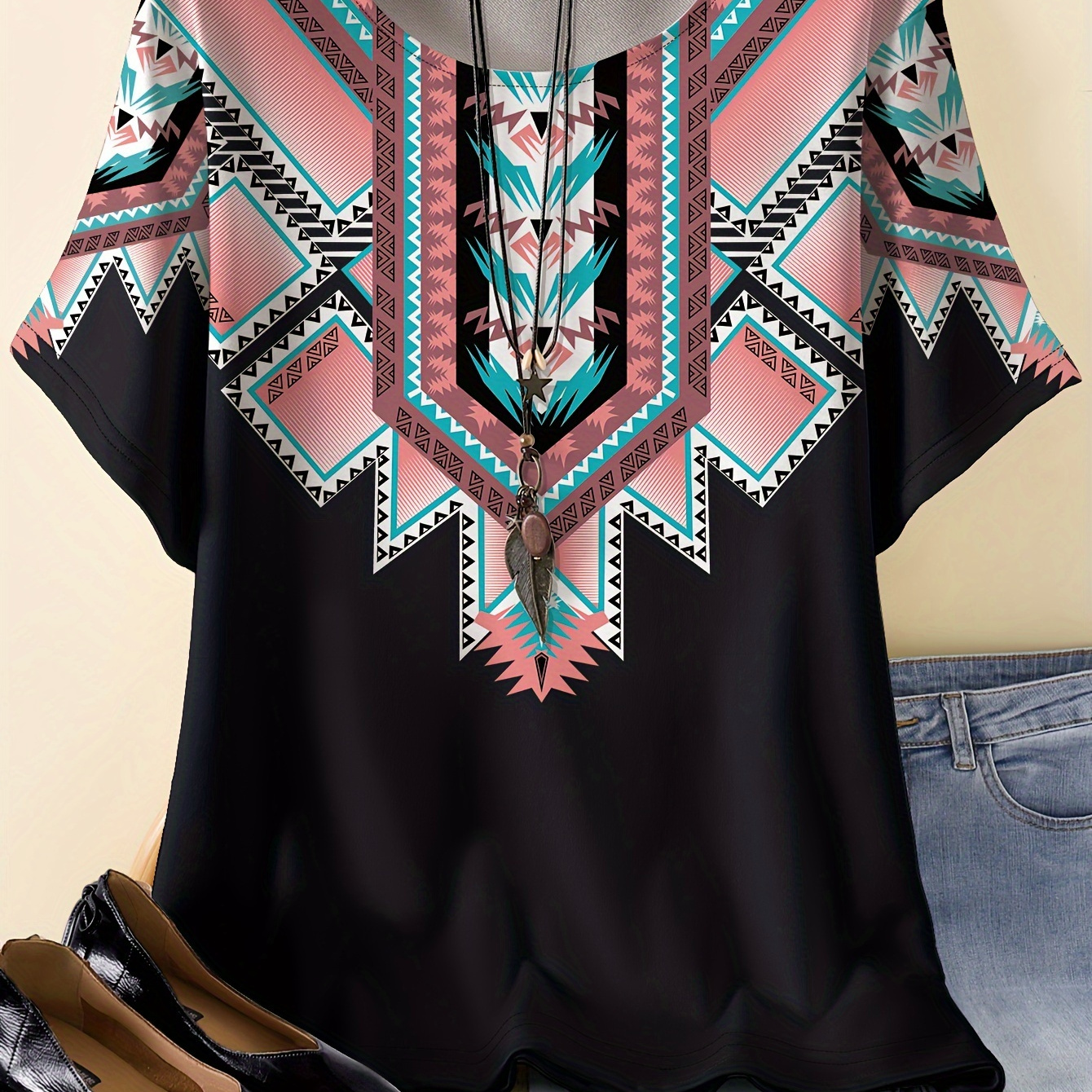 Plus Size Geometric Print T-shirt, Casual Short Sleeve Top For Spring & Summer, Women's Plus Size Clothing
Plus Size Geometric Print T-shirt, Casual Short Sleeve Top For Spring & Summer, Women's Plus Size Clothing