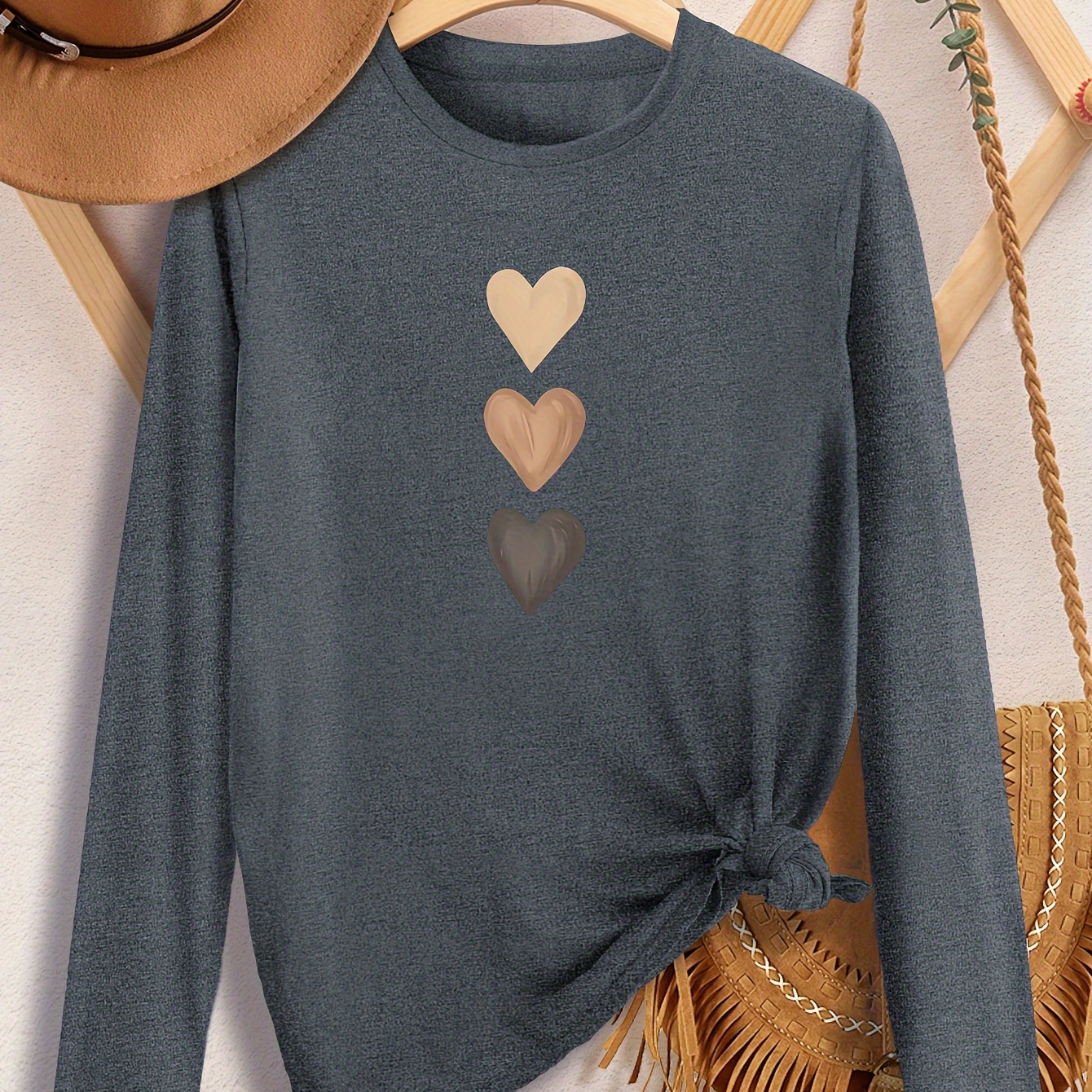 Heart Print Comfortable And Breathable Sports T-shirt, Long Sleeve Crew Neck Casual Top, Women's Clothing
Heart Print Comfortable And Breathable Sports T-shirt, Long Sleeve Crew Neck Casual Top, Women's Clothing